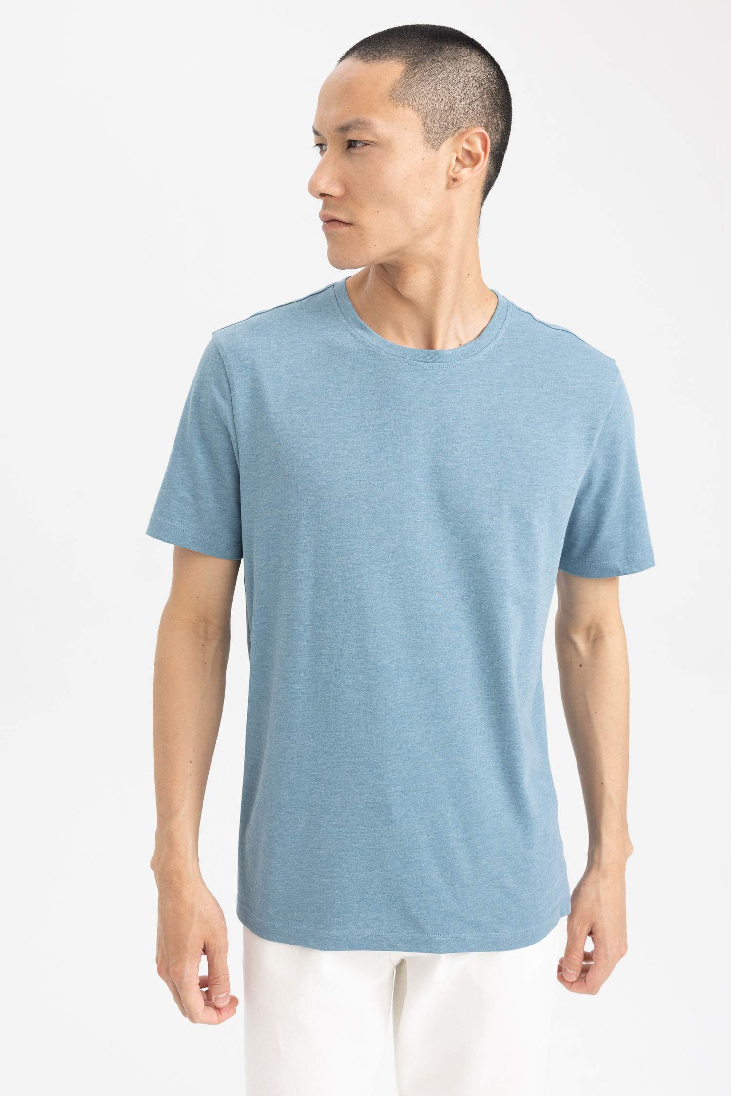 تي شيرت بيزك قطن بقصة عادية