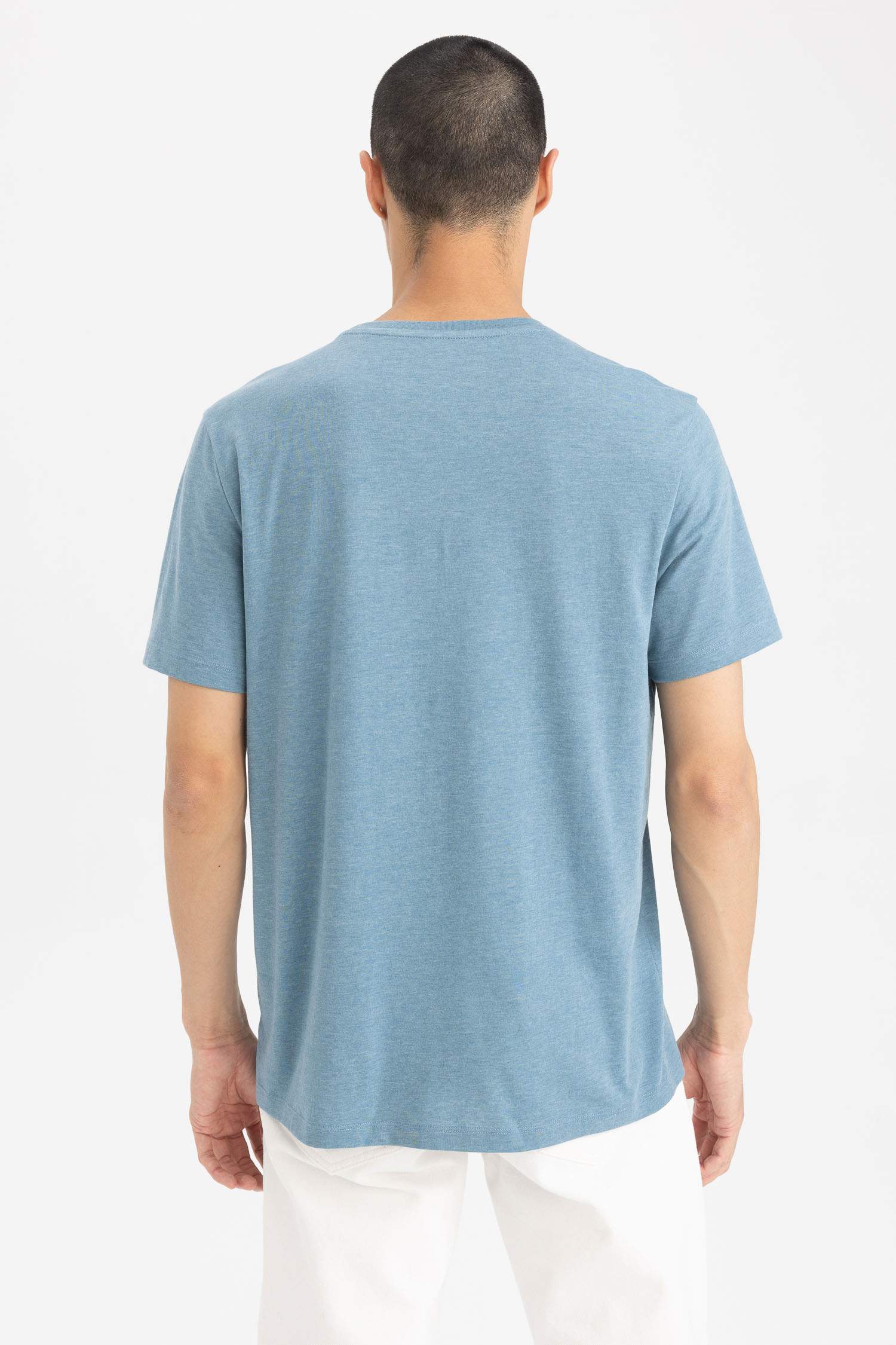 تي شيرت بيزك قطن بقصة عادية