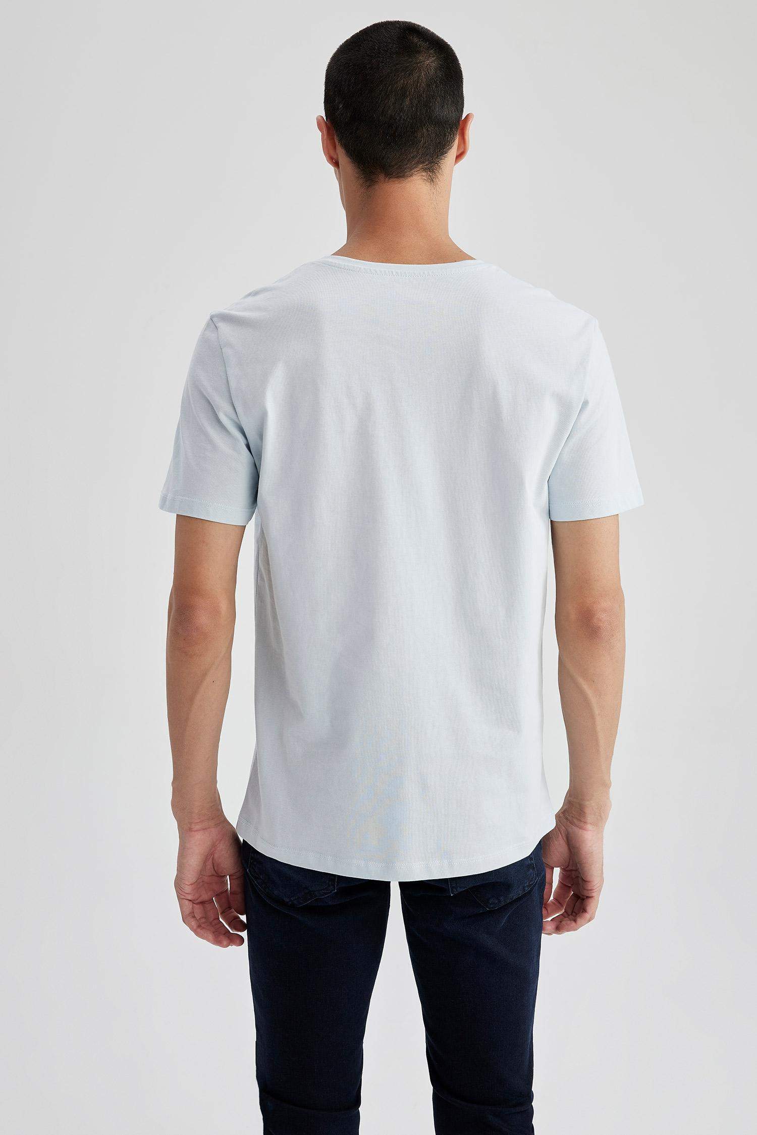 Футболка приталенного кроя с V-образным вырезом из 100% хлопка