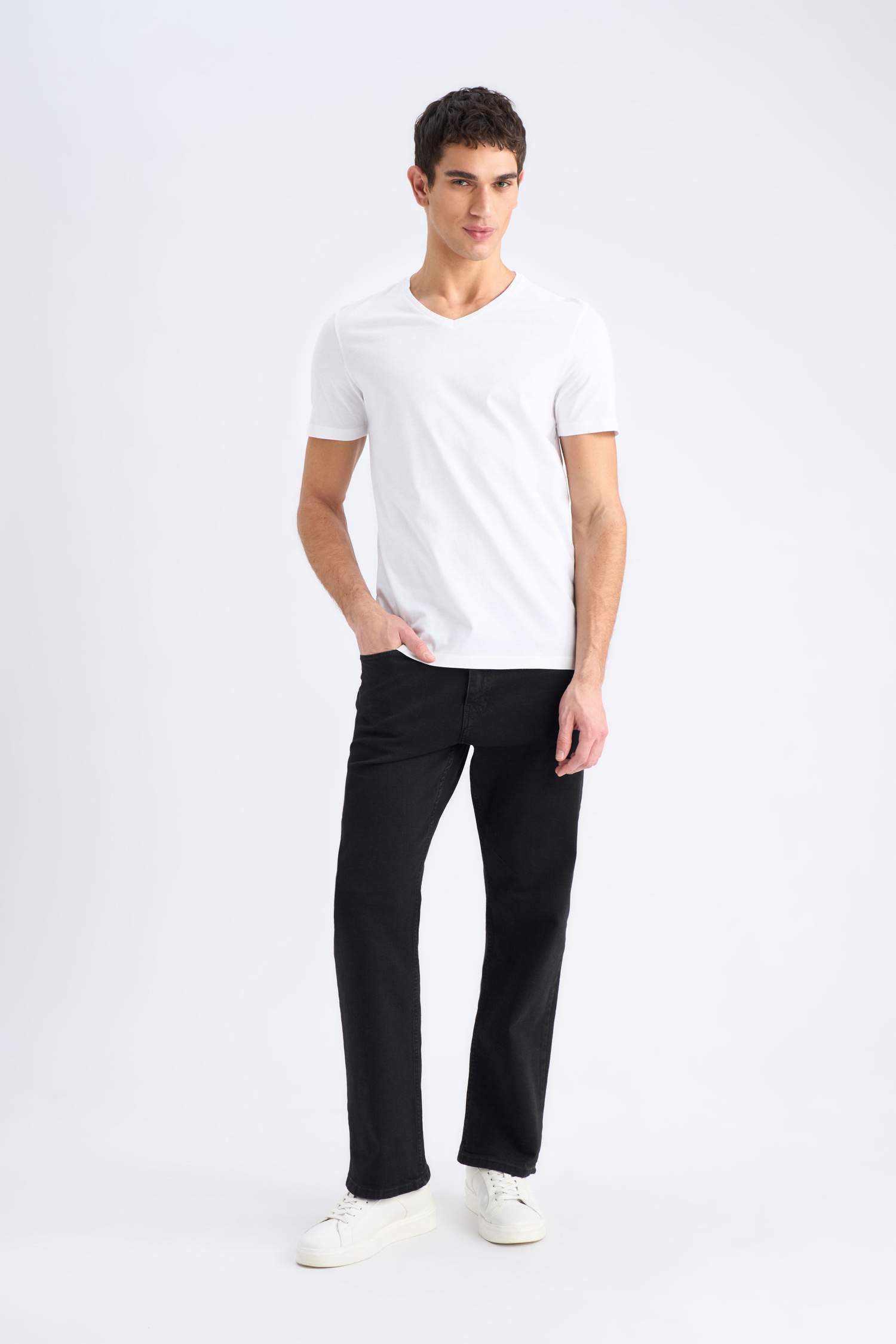 %100 Pamuk Slim Fit Dar Kesim V Yaka Basic Düz Kısa Kollu Beyaz Tişört