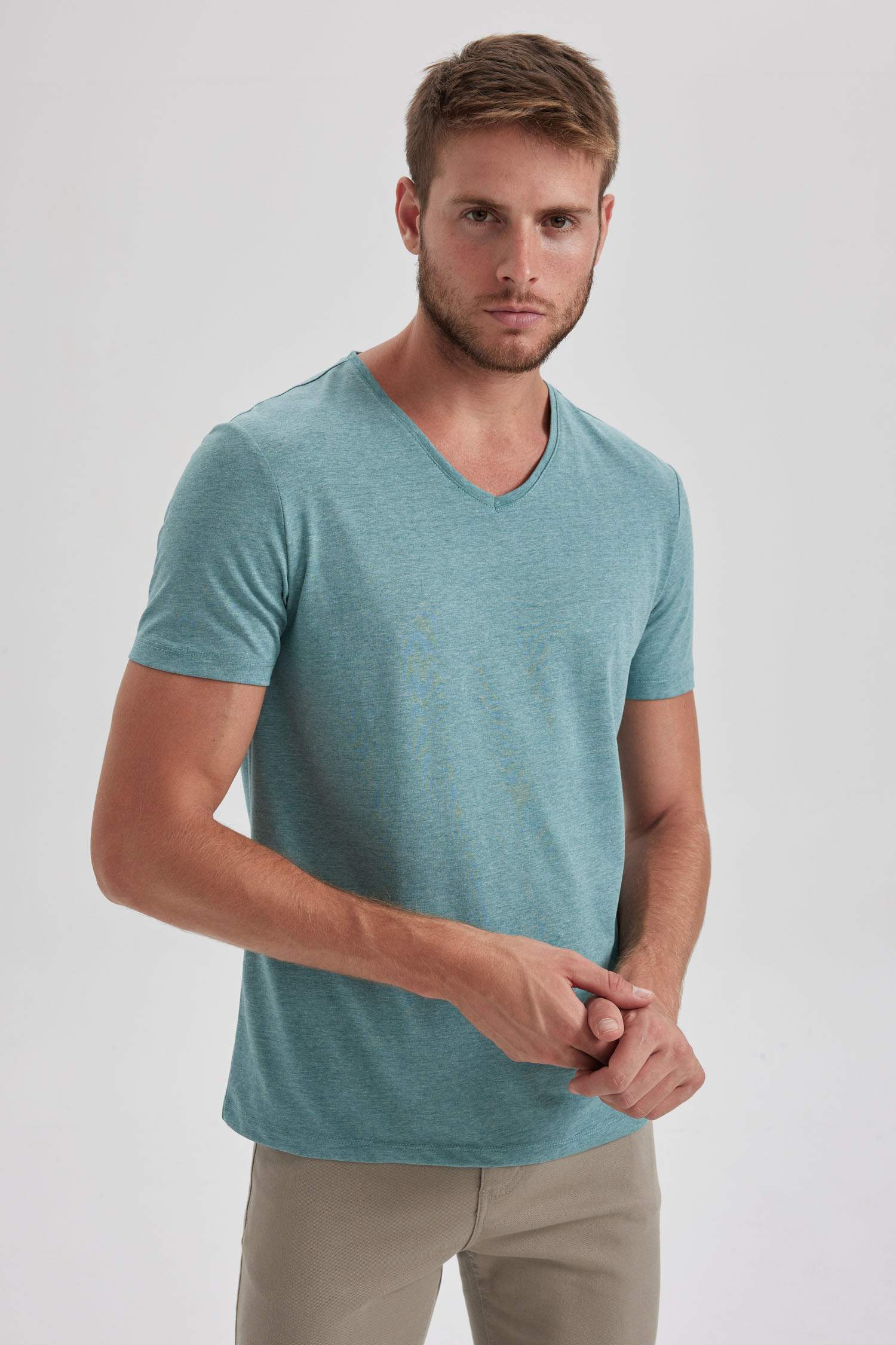 Green Man Slim Fit V Neck Basic T Shirt 2702888 Defacto