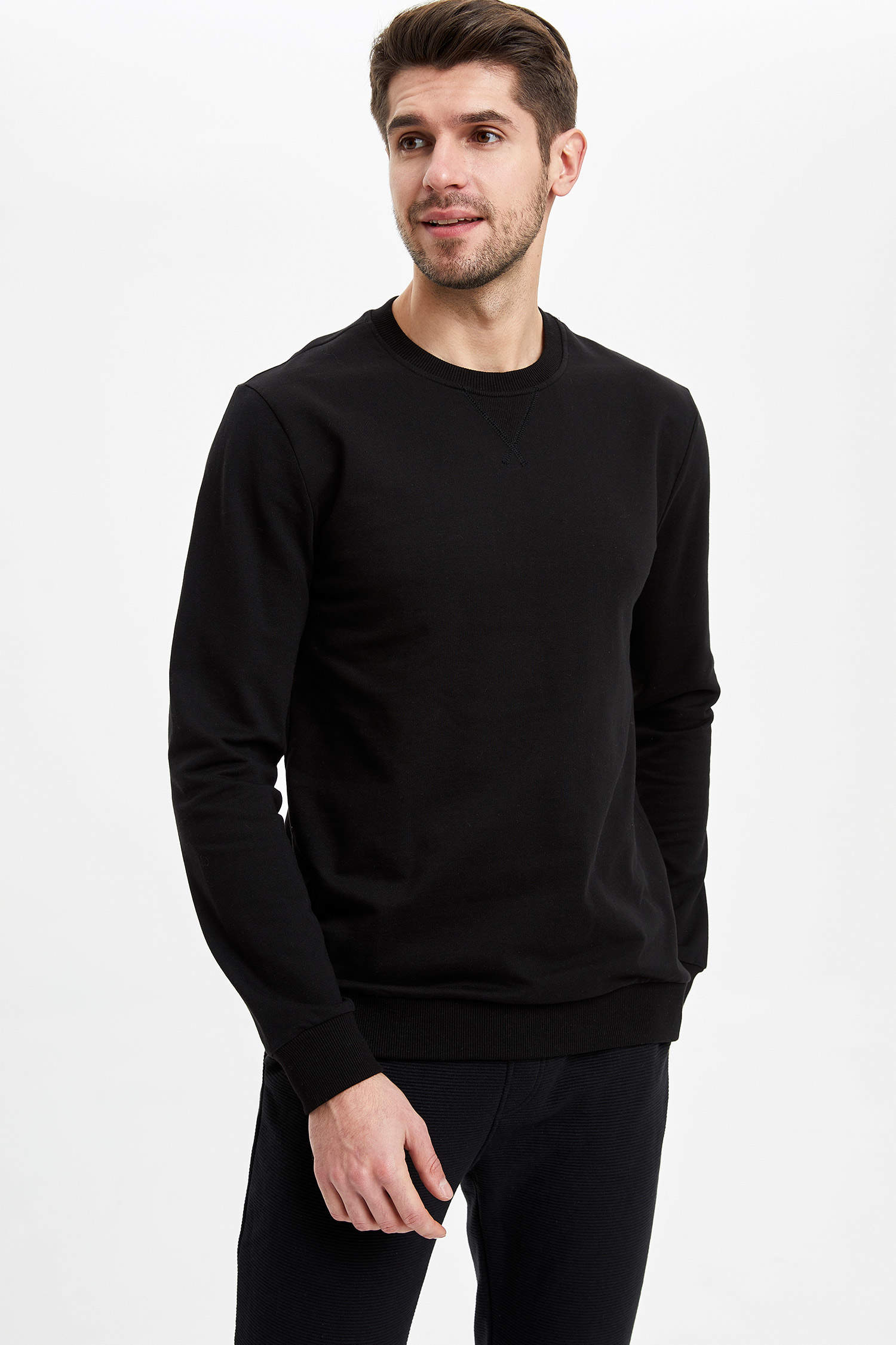 Defacto Basic Regular Fit Sweatshirt. 1