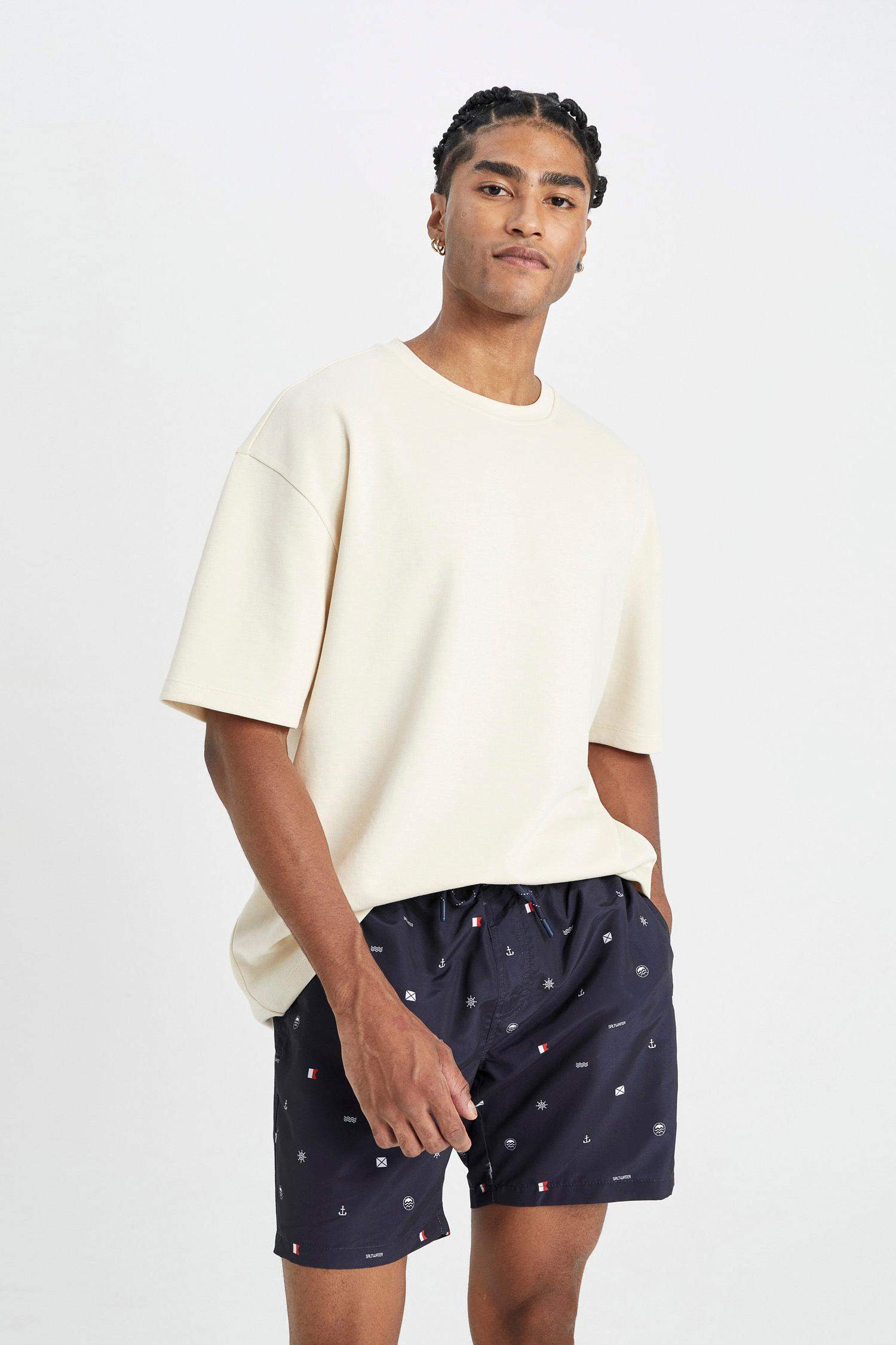 Short de bain à coupe régulière, doublé de filet et à motifs