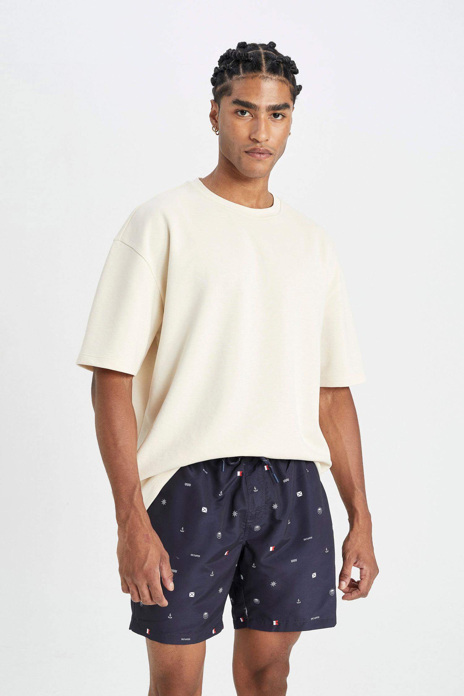 Short de bain à coupe régulière, doublé de filet et à motifs