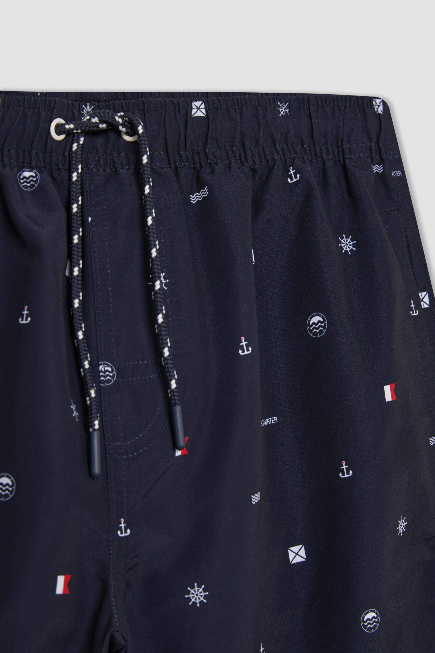 Short de bain à coupe régulière, doublé de filet et à motifs