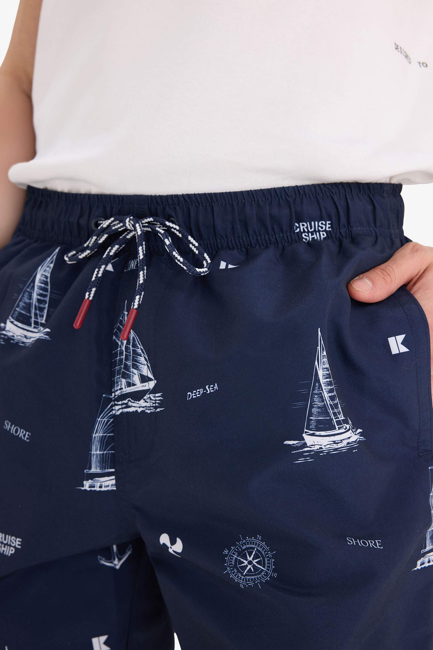 Regular Fit Desenli File Astarlı Kısa Boy Deniz Şortu