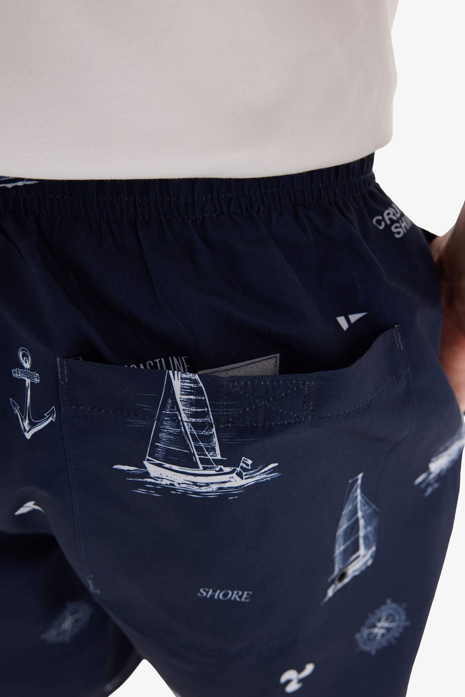 Regular Fit Desenli File Astarlı Kısa Boy Deniz Şortu