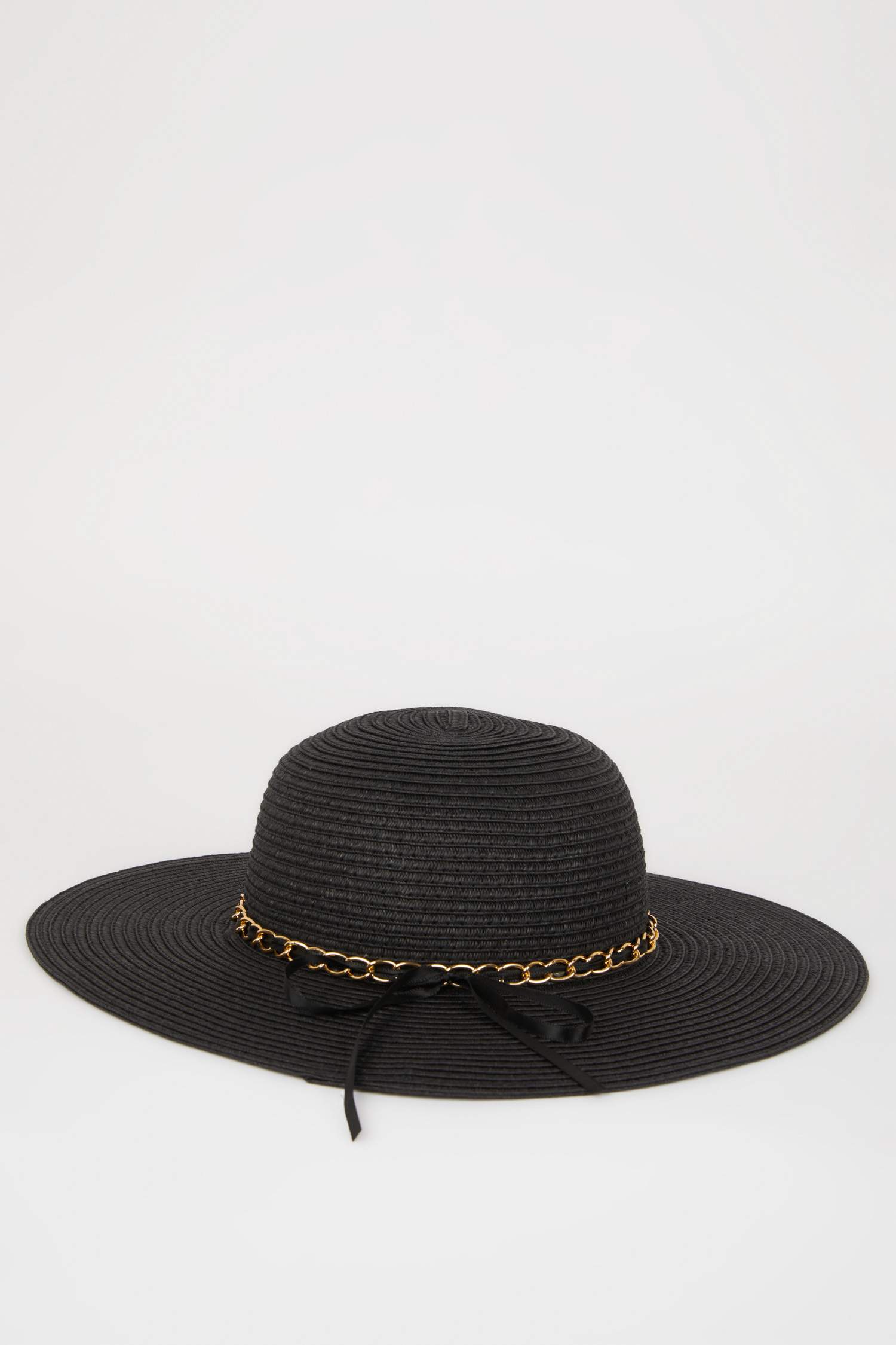 قبعة قش نسائي