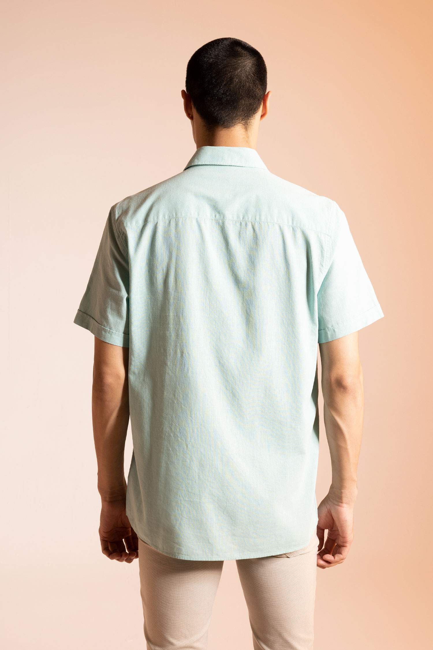 Рубашка с коротким рукавом стандартного кроя для мужчин