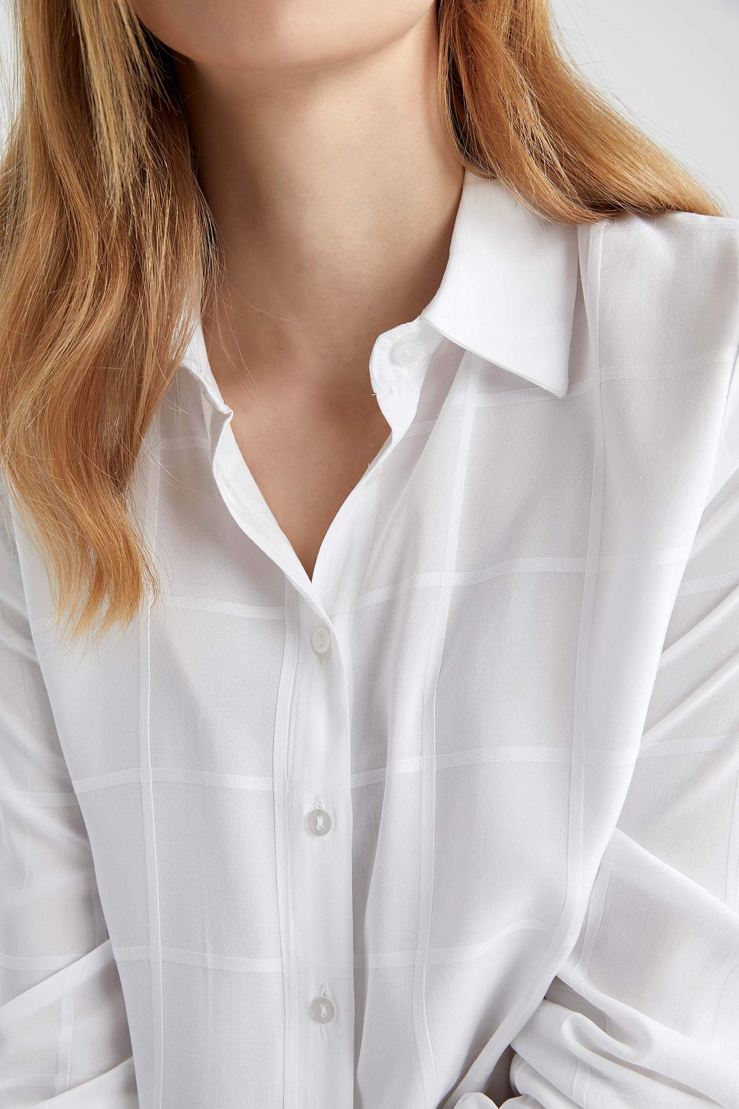 قميص بقصة عادية طويل الأكمام وياقة قميص