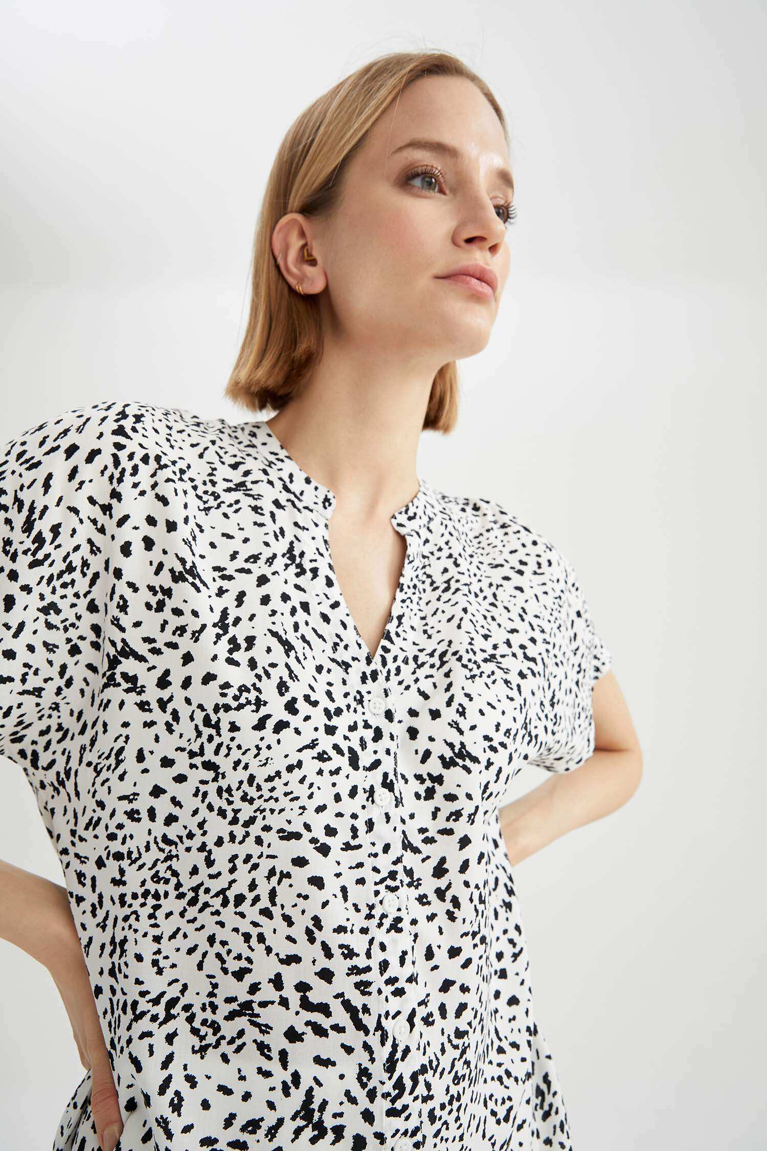 White WOMAN Patterned Short Sleeve Shirt 1909482 | DeFacto