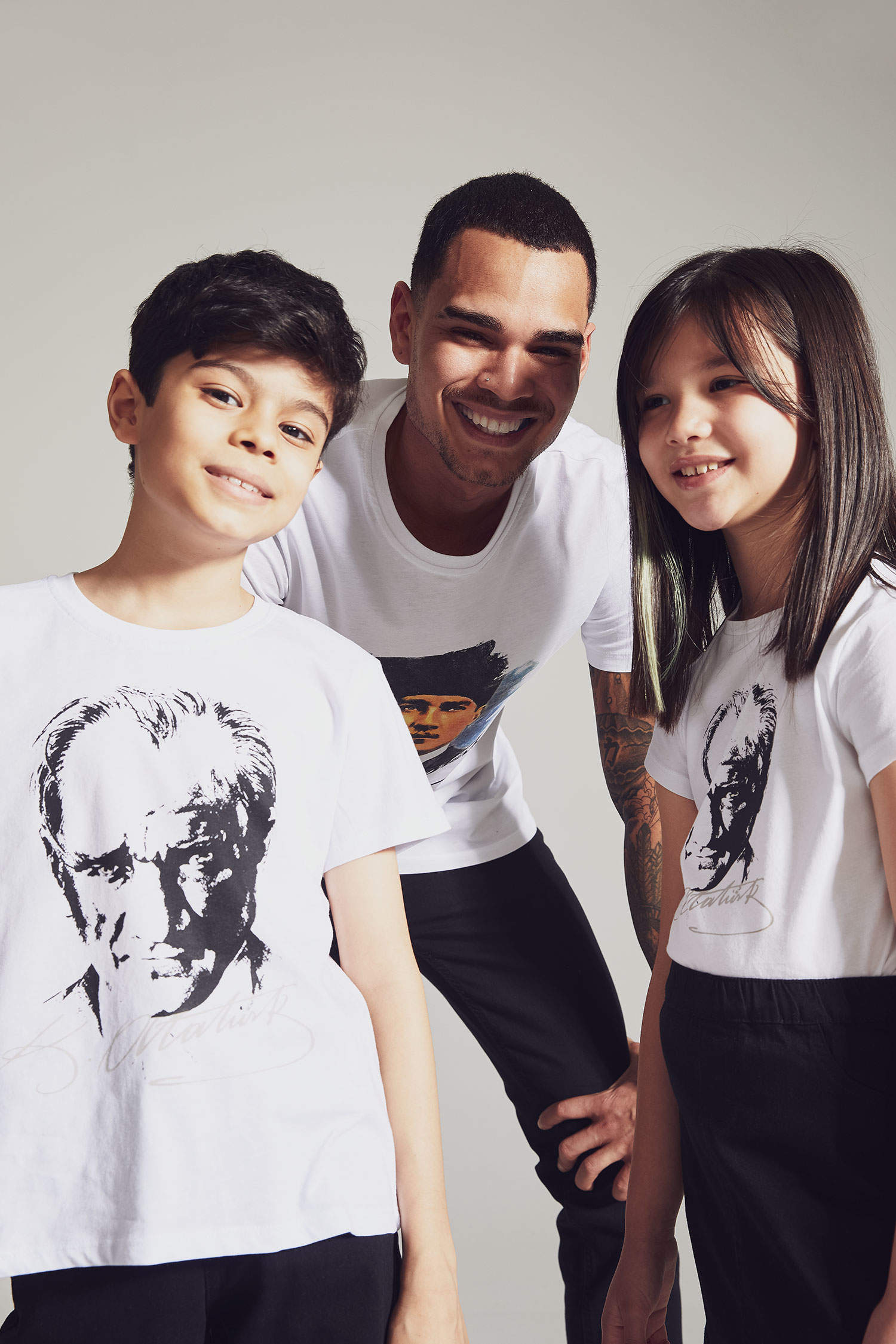 Erkek Çocuk Atatürk Baskılı Renk Değiştiren Kısa Kollu Tişört