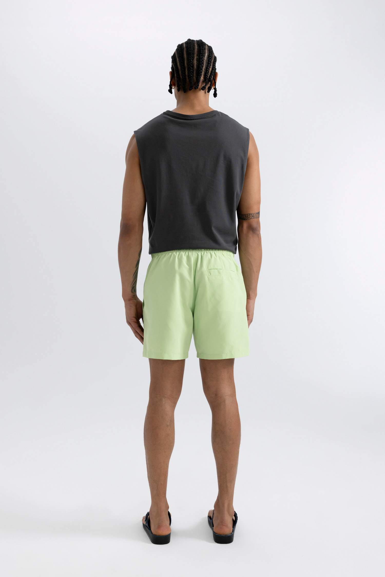 Short de bain avec doublure en filet