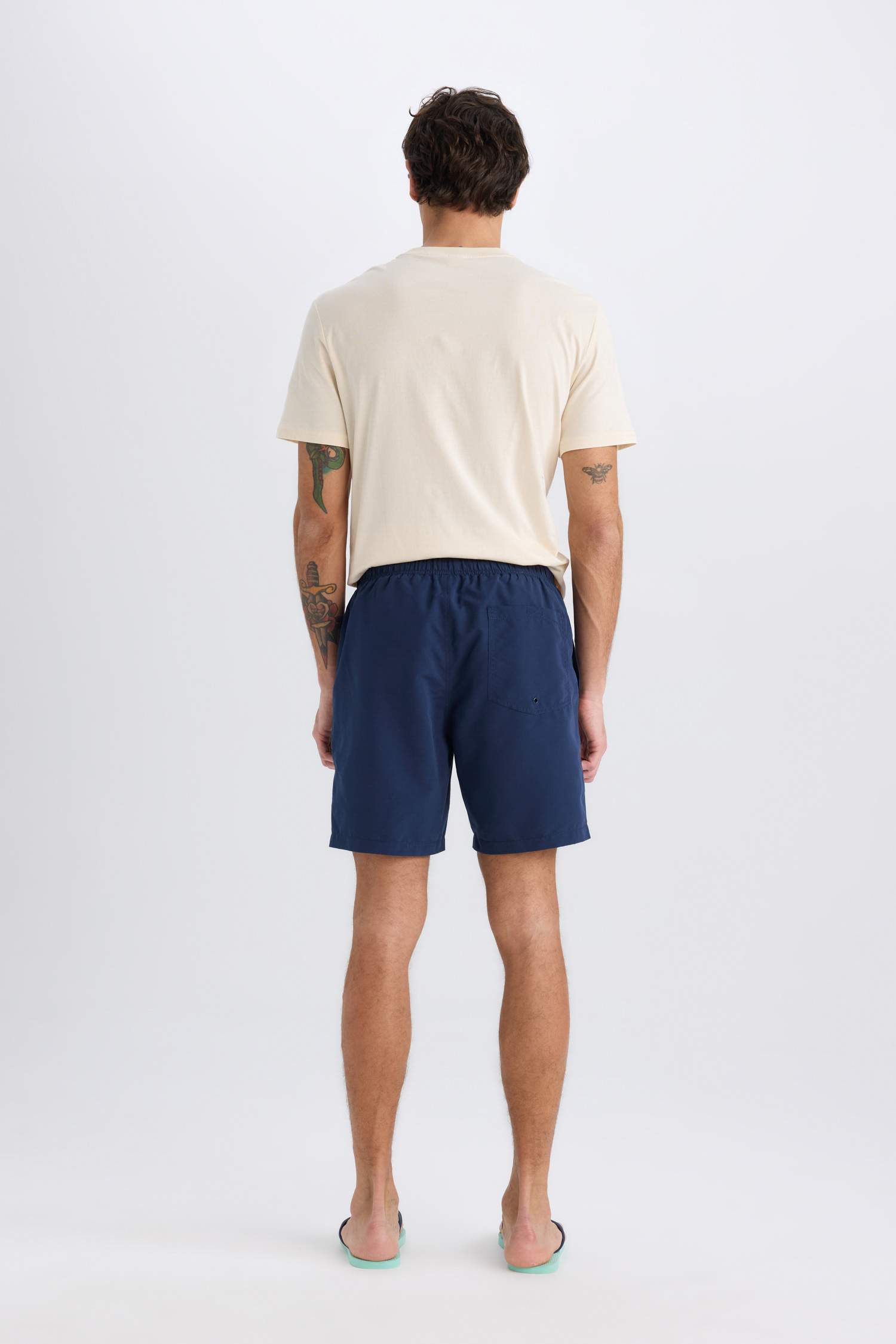 شورت بحر قصير قصة عادية