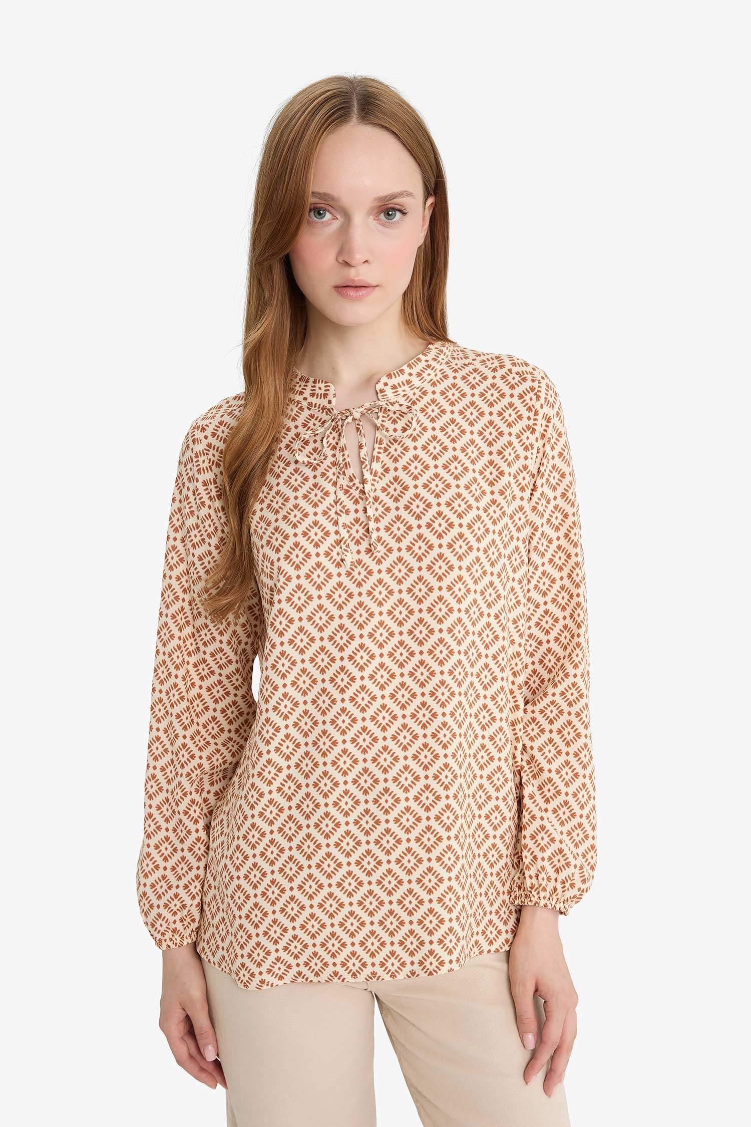 Regular Fit Bağcıklı Yaka Desenli Uzun Kollu Bluz