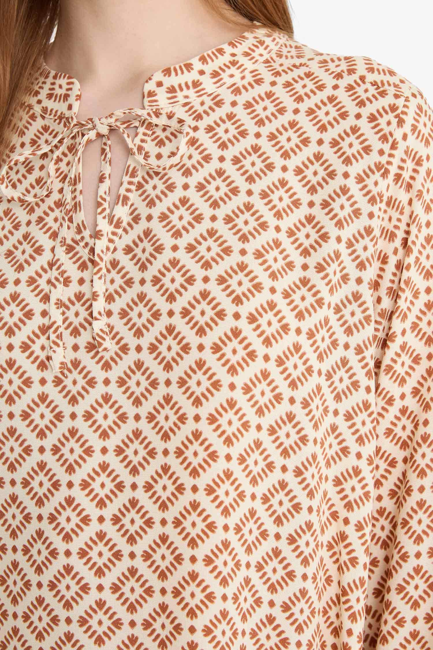 Regular Fit Bağcıklı Yaka Desenli Uzun Kollu Bluz