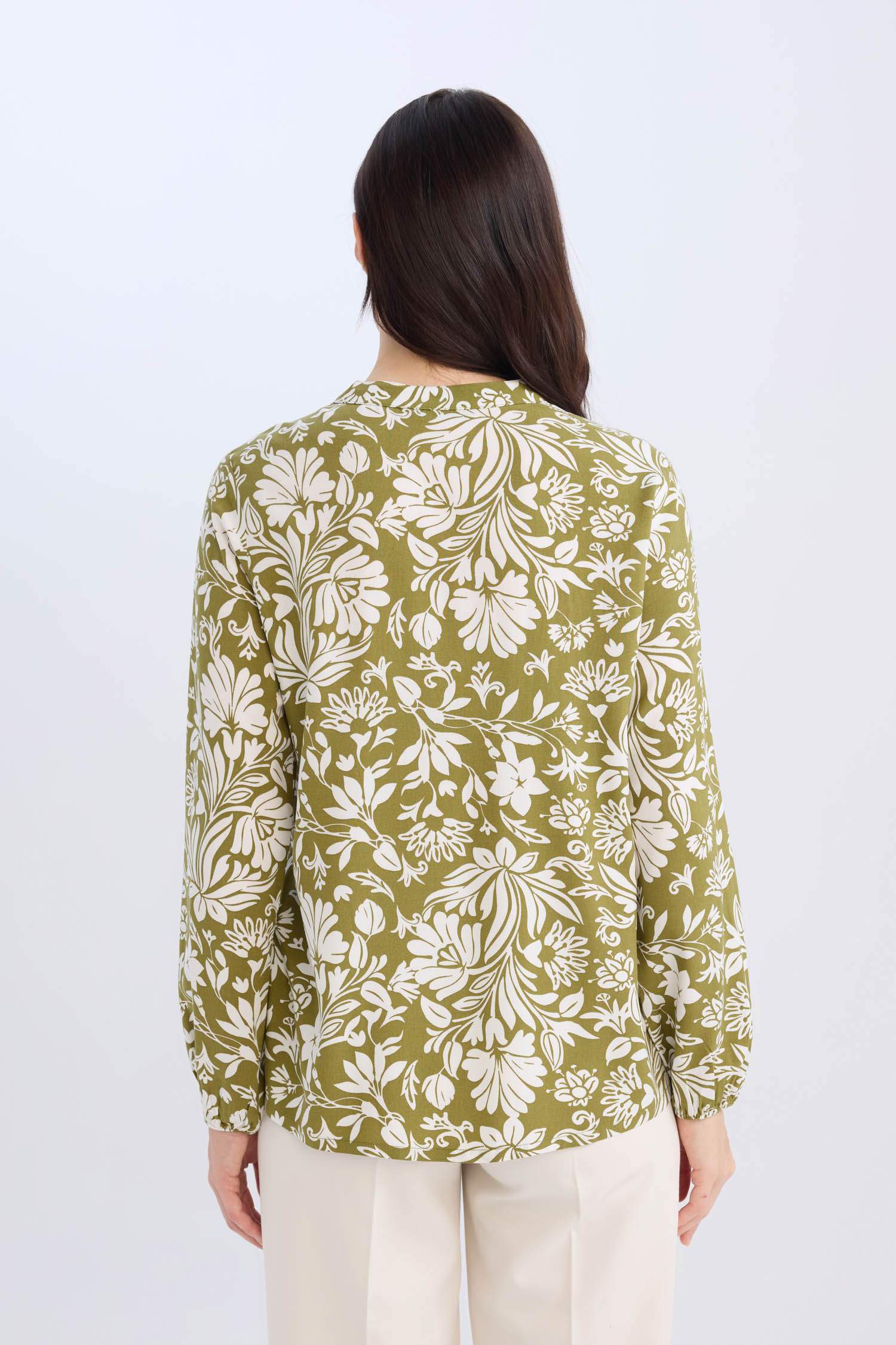Regular Fit Bağcıklı Yaka Çiçek Desenli Uzun Kollu Bluz