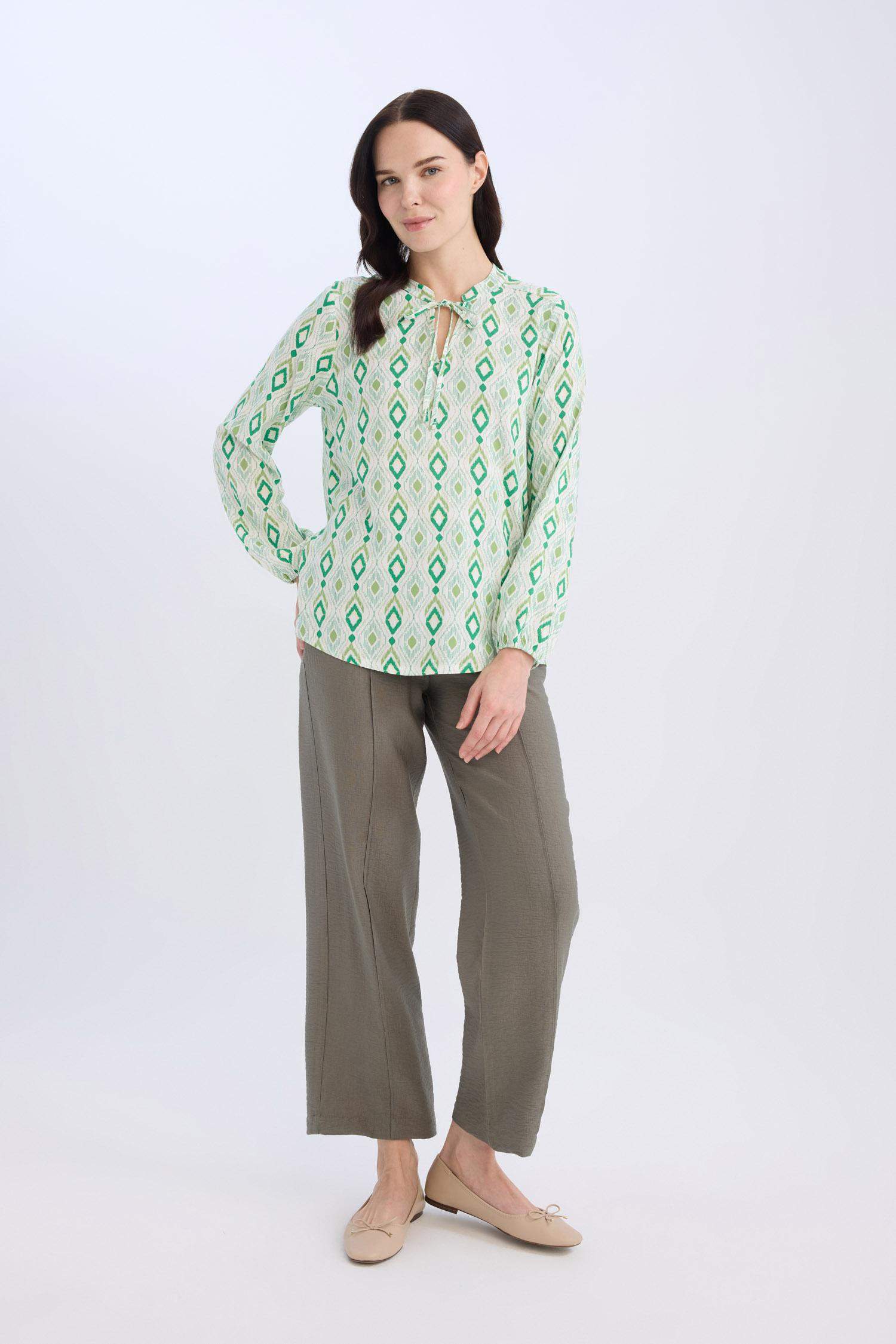 Regular Fit Bağcıklı Yaka Desenli Uzun Kollu Bluz