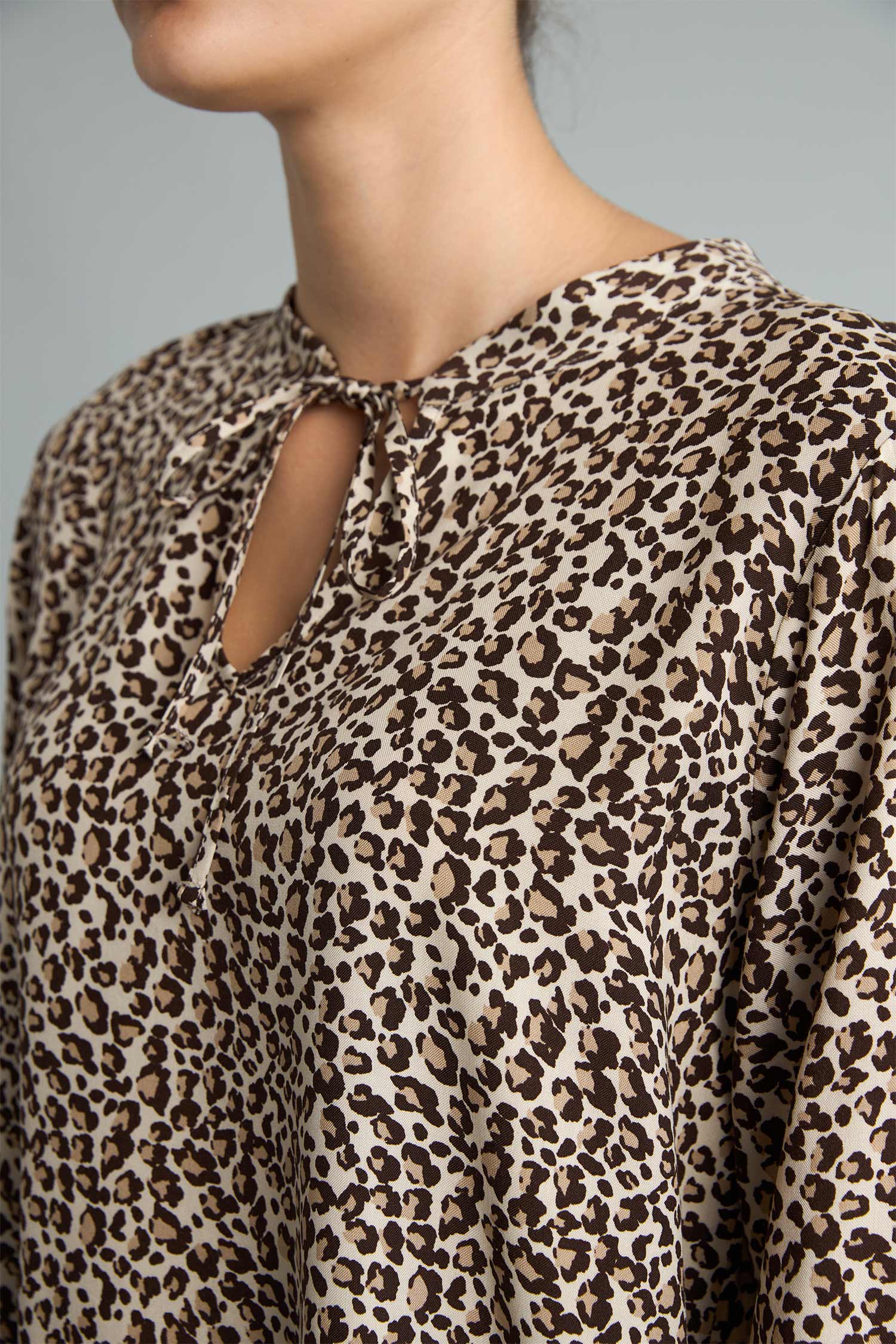 DeFacto Regular Fit Leopar Desenli Bluz görsel 4