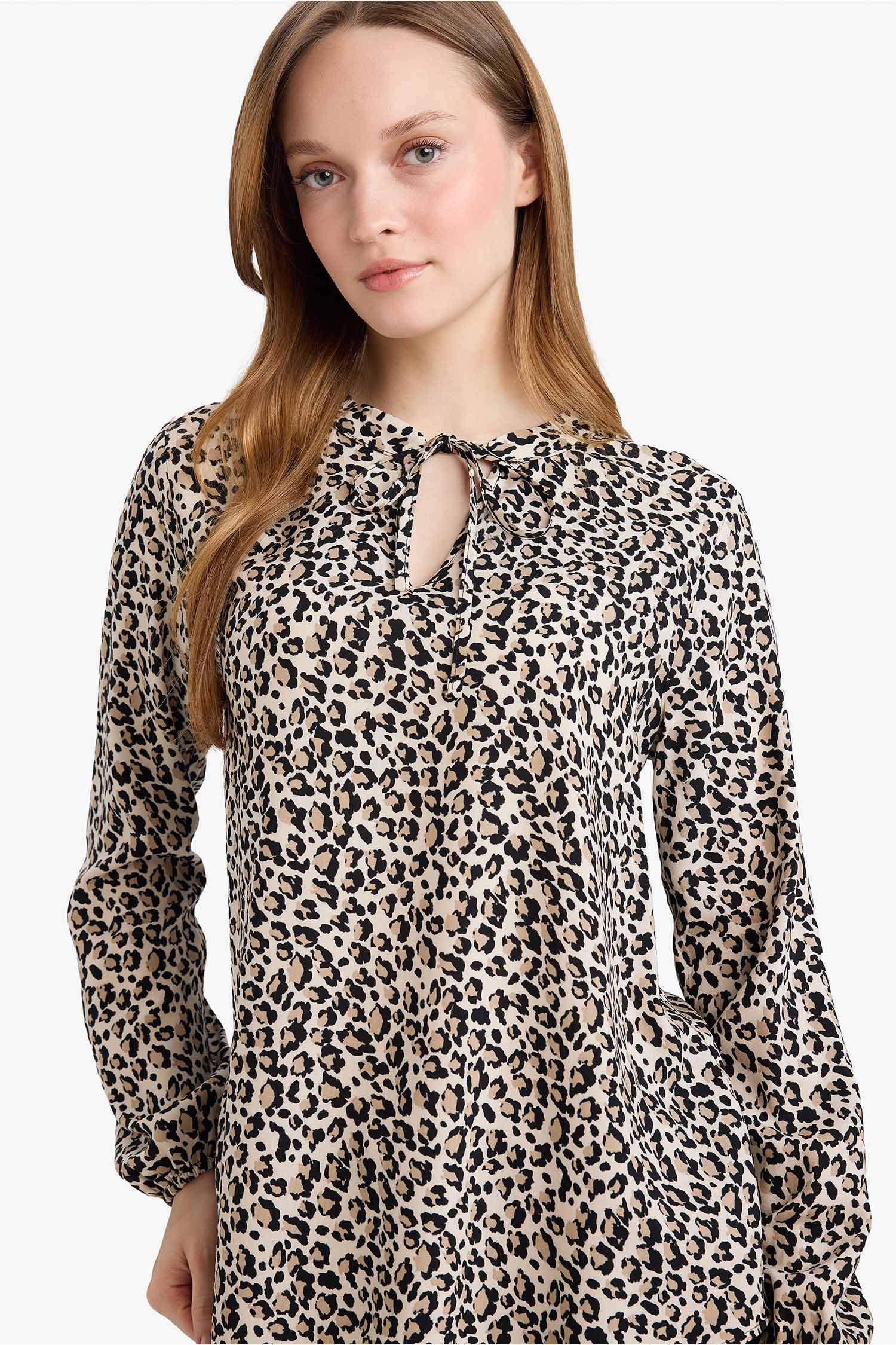 Regular Fit Bisiklet Yaka Leopar Desenli Uzun Kollu Bluz