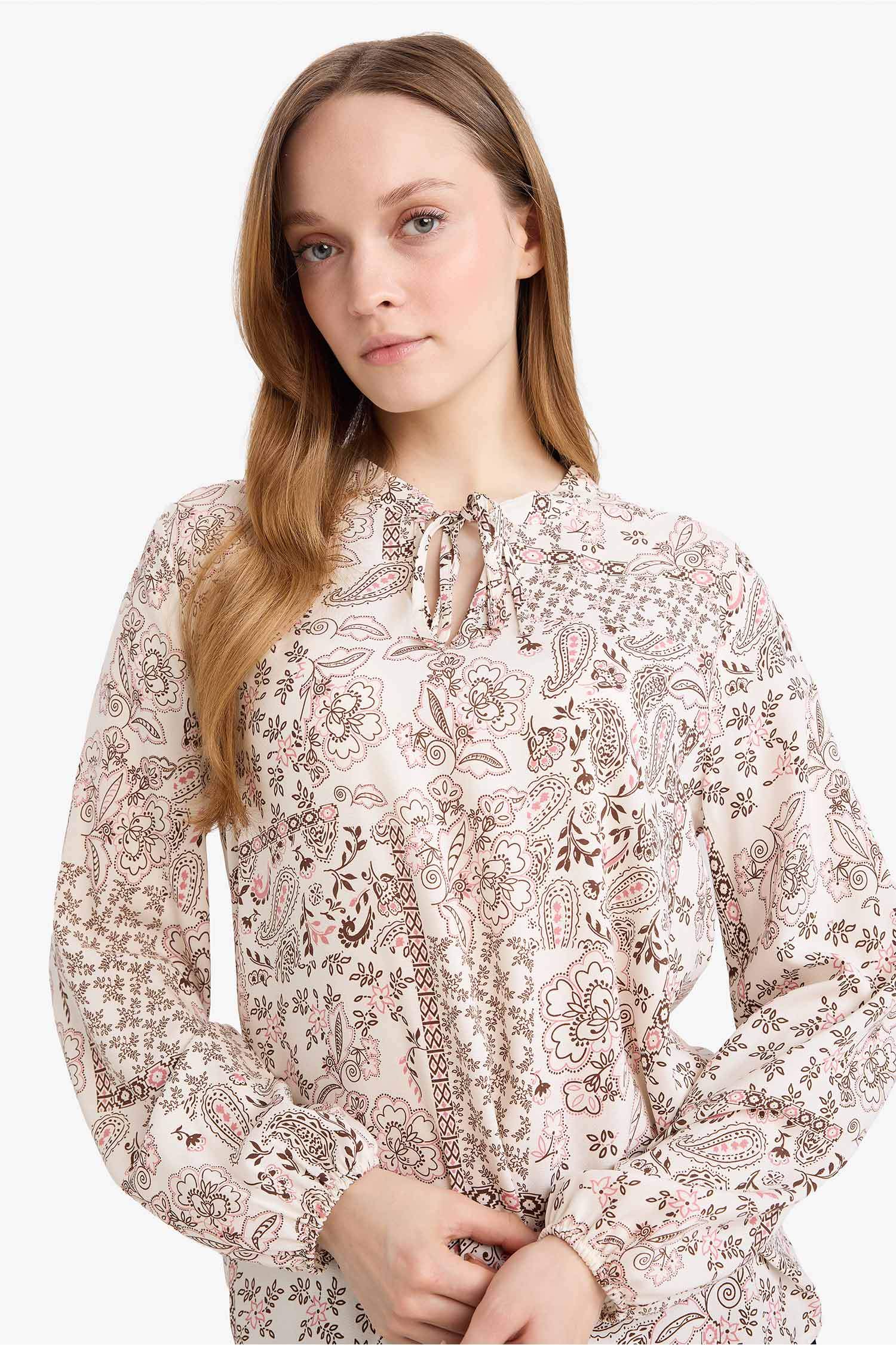 بلوزة ردن طويل قصة عادية بياخة مستديرة