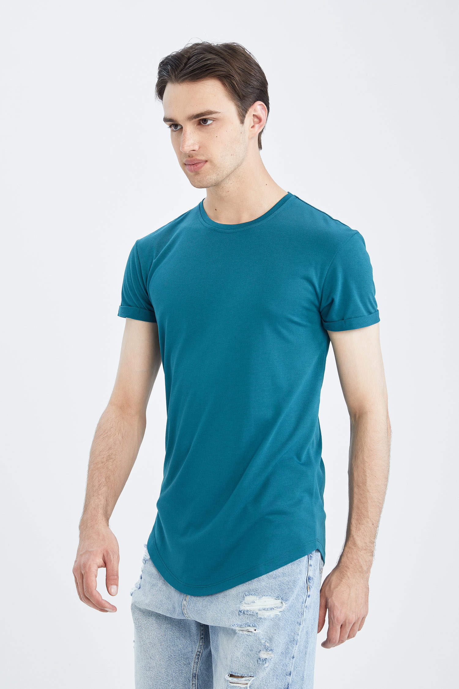 Green MEN Long Muscle Fit Crew Neck T-Shirt 2542909 | DeFacto