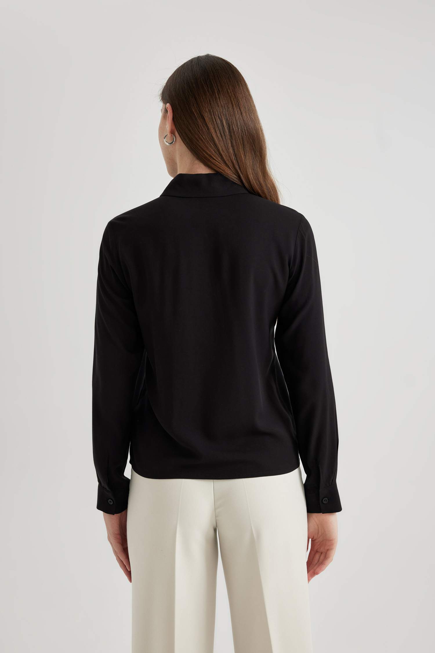 قميص كم طويل قصة عادية