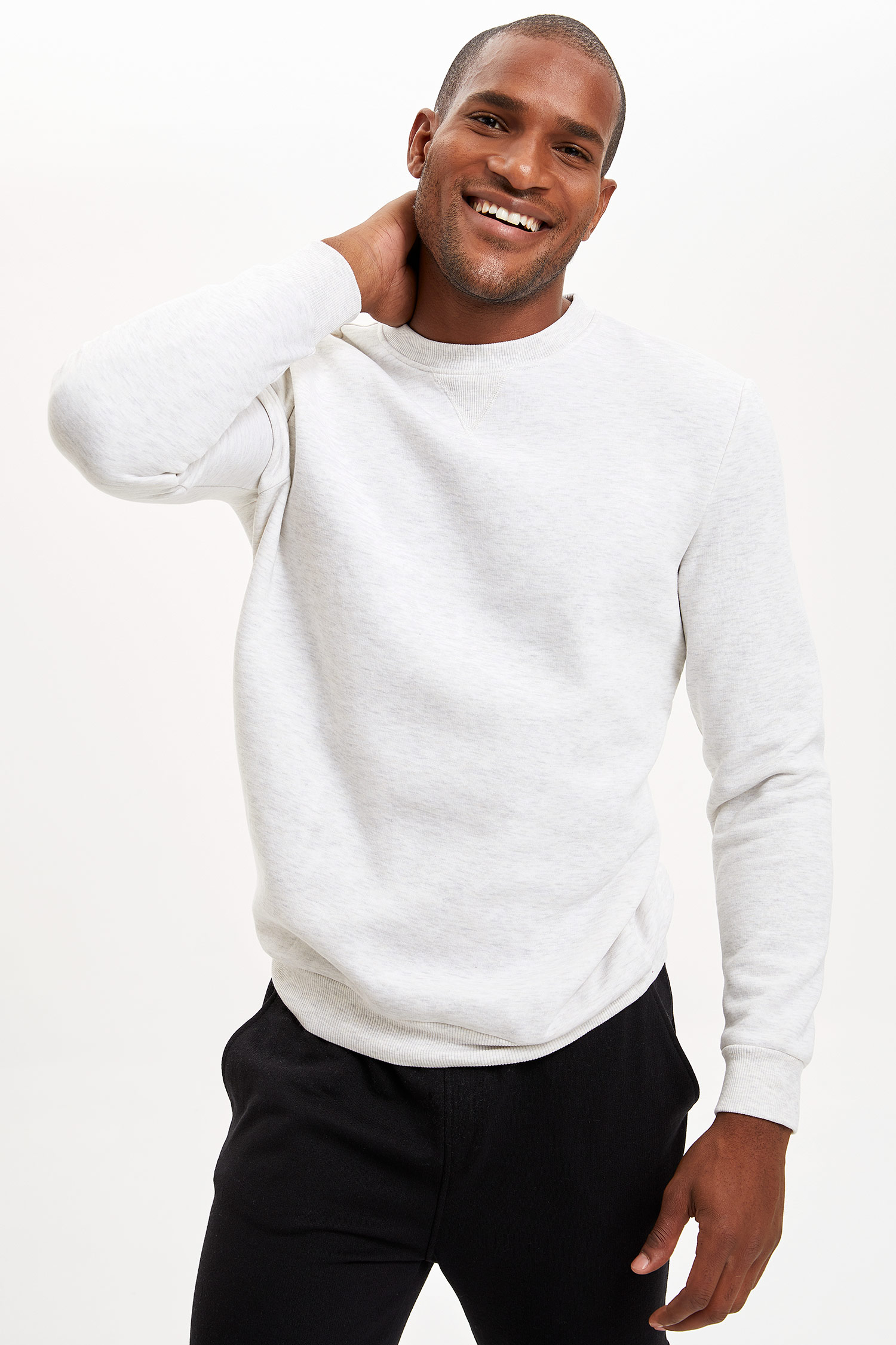 Defacto Basic Regular Fit Sweatshirt. 1