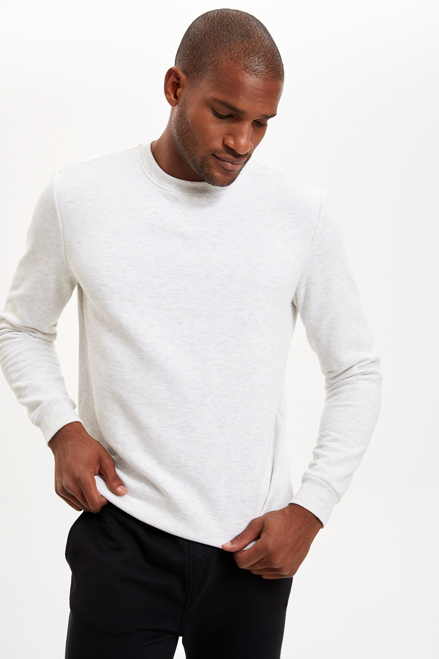 Defacto Basic Regular Fit Sweatshirt. 3