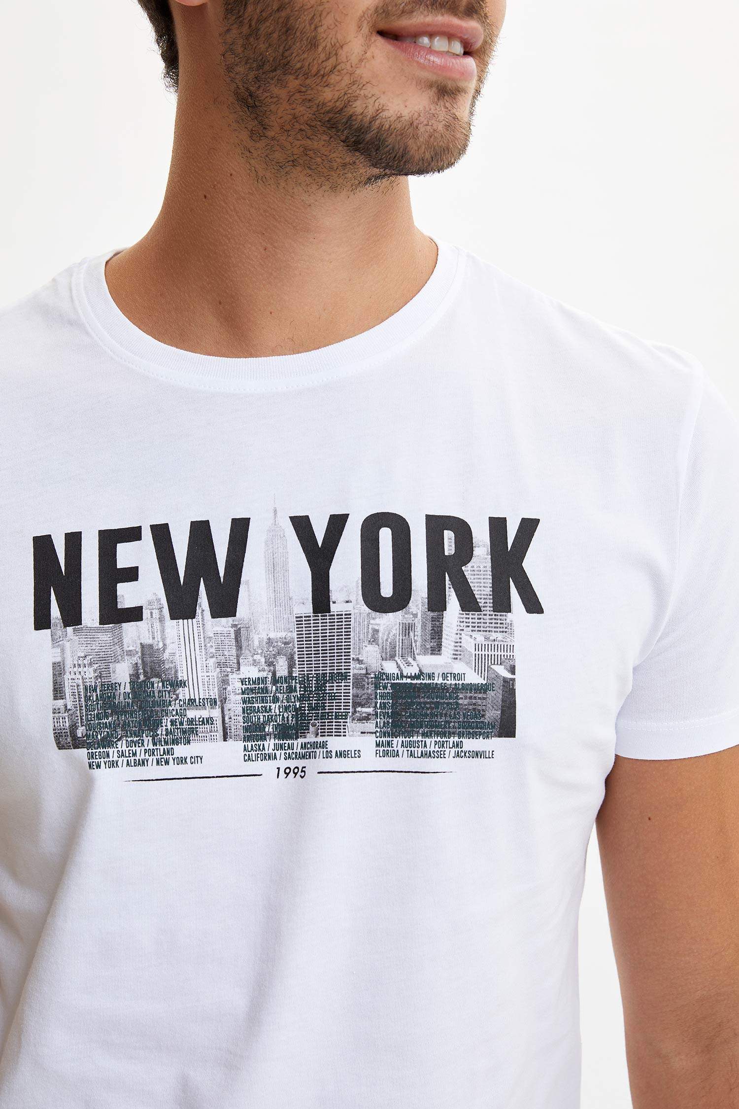 White MAN New York Printed Crew Neck T-Shirt 1182504 | DeFacto