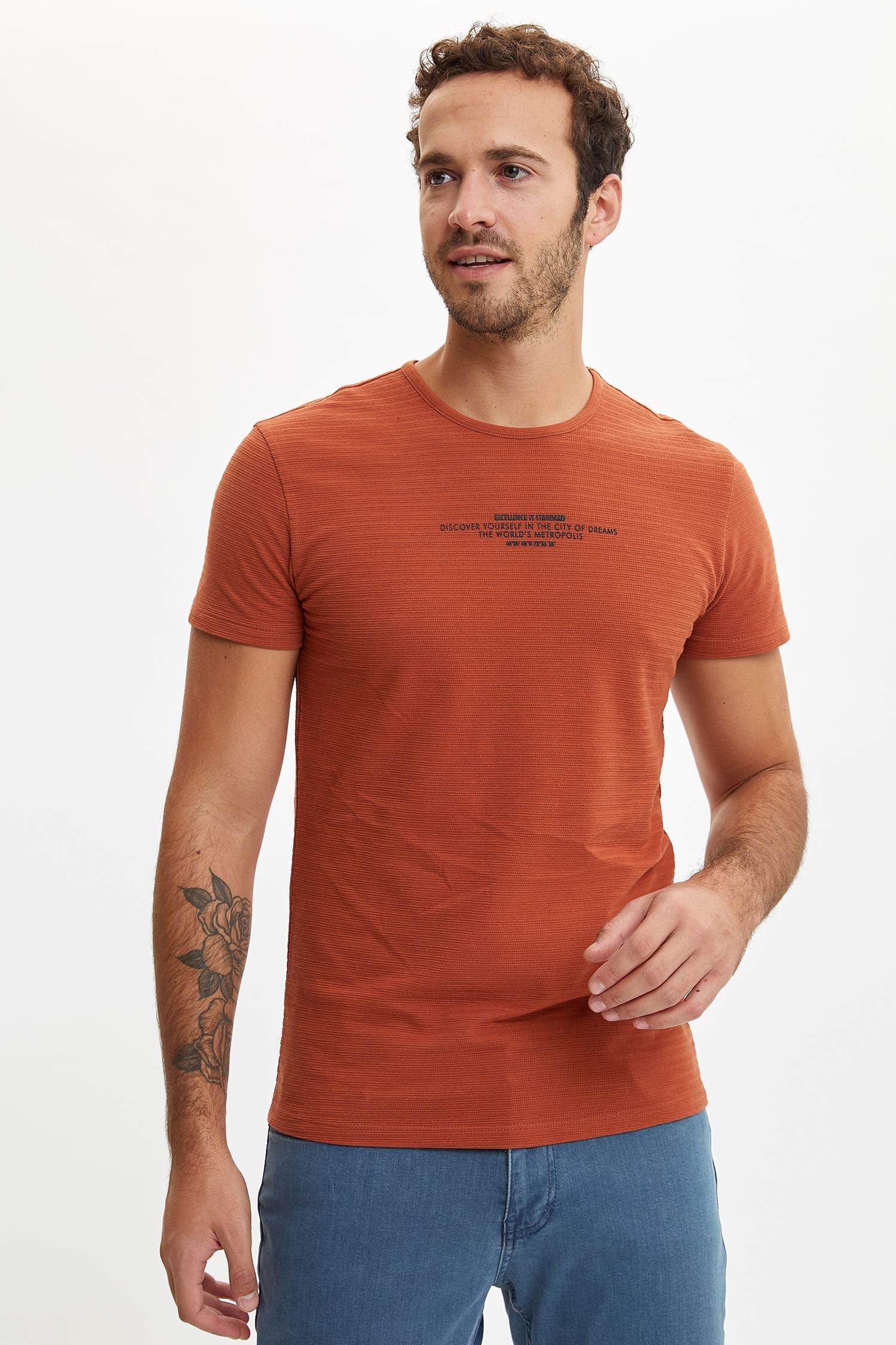 brown-man-printed-slim-fit-t-shirt-1182370-defacto