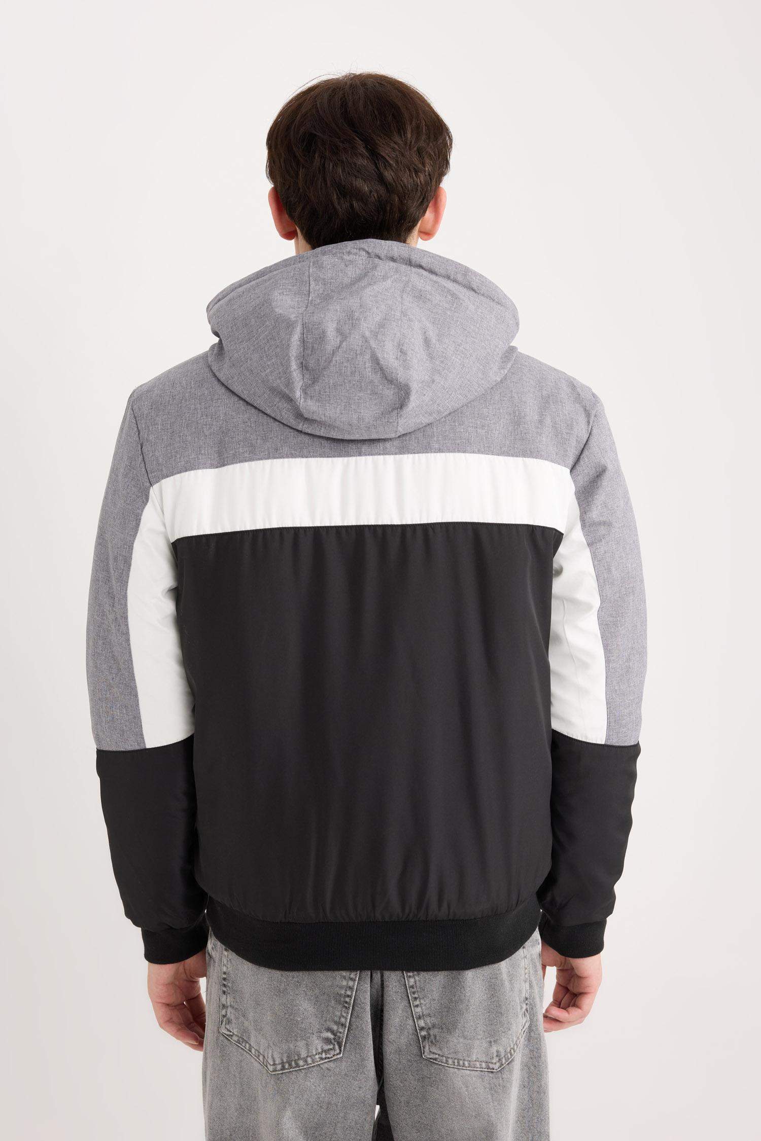 Slim Fit Dar Kesim Renk Bloklu Astarlı Kapüşonlu Fermuarlı Cepli Şişme Mont