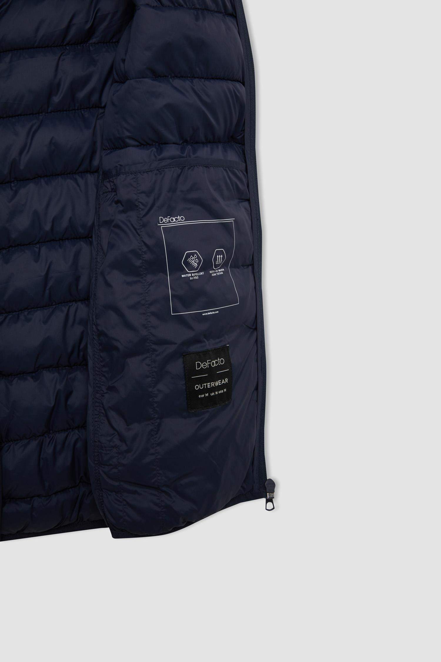 فيست خفيف وتر بروف بياقة واقفة