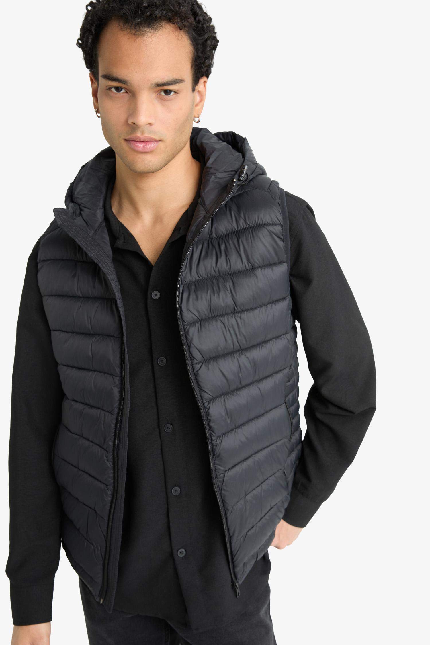 Slim Fit Dar Kesim Kapüşonlu Fermuarlı Yelek