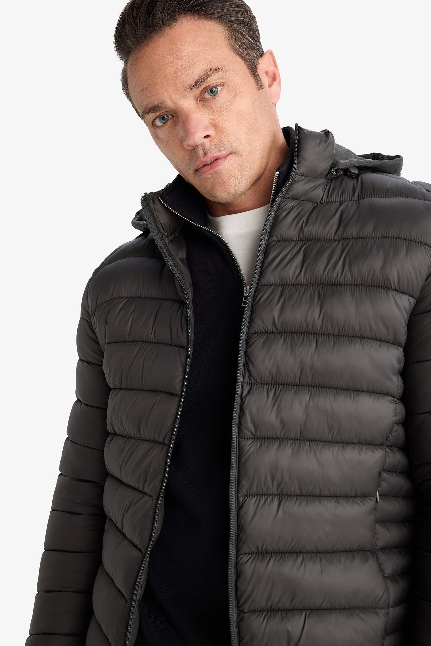 Su İtici Slim Fit Dar Kesim İç Cep Detaylı Kapüşonlu Fermuarlı Cepli Şişme Mont