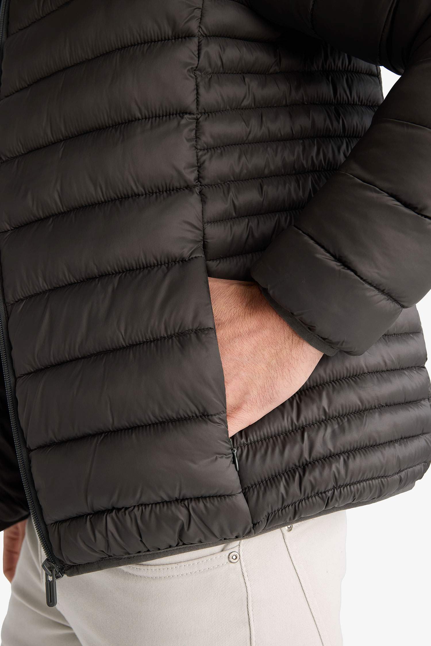 Su İtici Slim Fit Dar Kesim İç Cep Detaylı Kapüşonlu Fermuarlı Cepli Şişme Mont