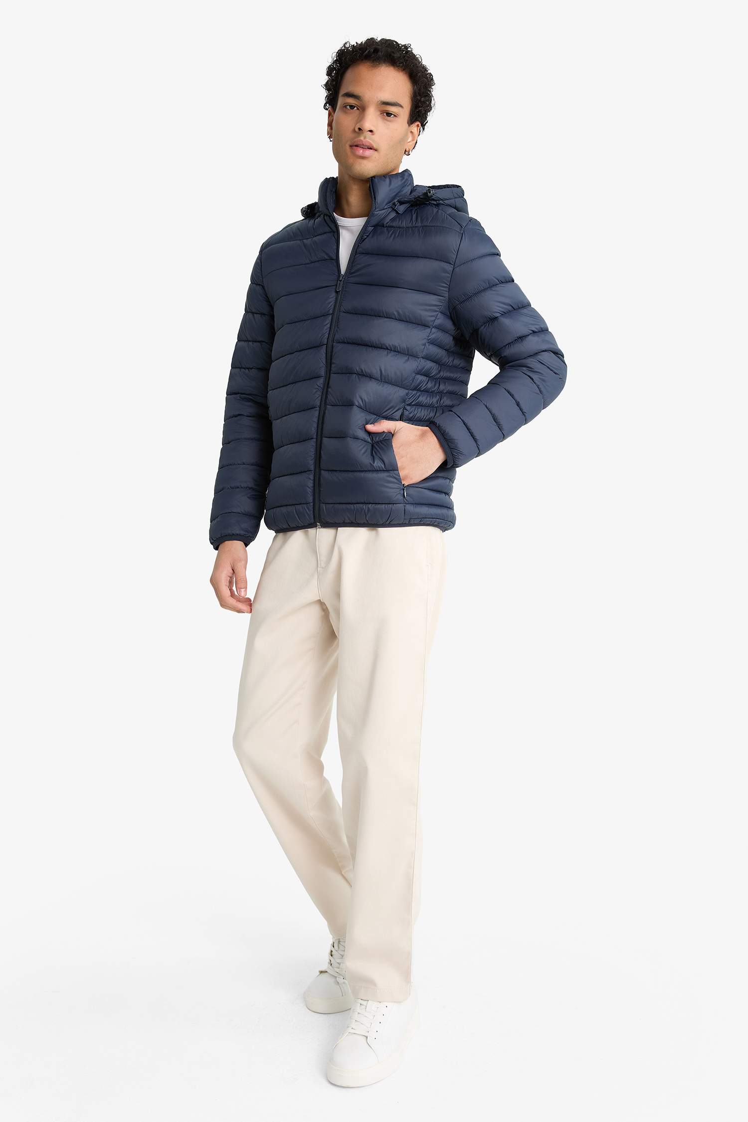 Su İtici Slim Fit Dar Kesim İç Cep Detaylı Kapüşonlu Fermuarlı Cepli Şişme Mont