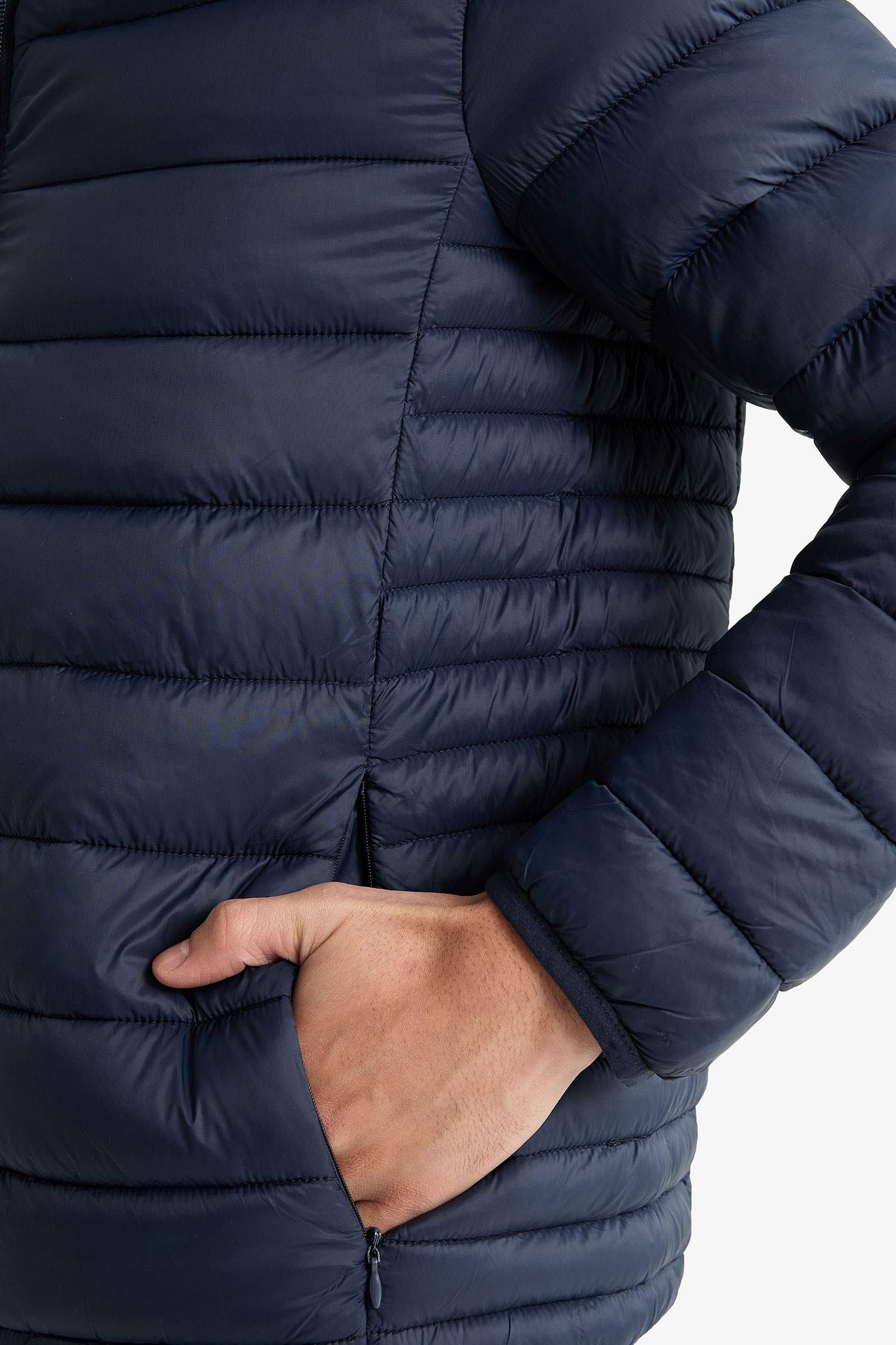 Su İtici Slim Fit Dar Kesim İç Cep Detaylı Kapüşonlu Fermuarlı Cepli Şişme Mont