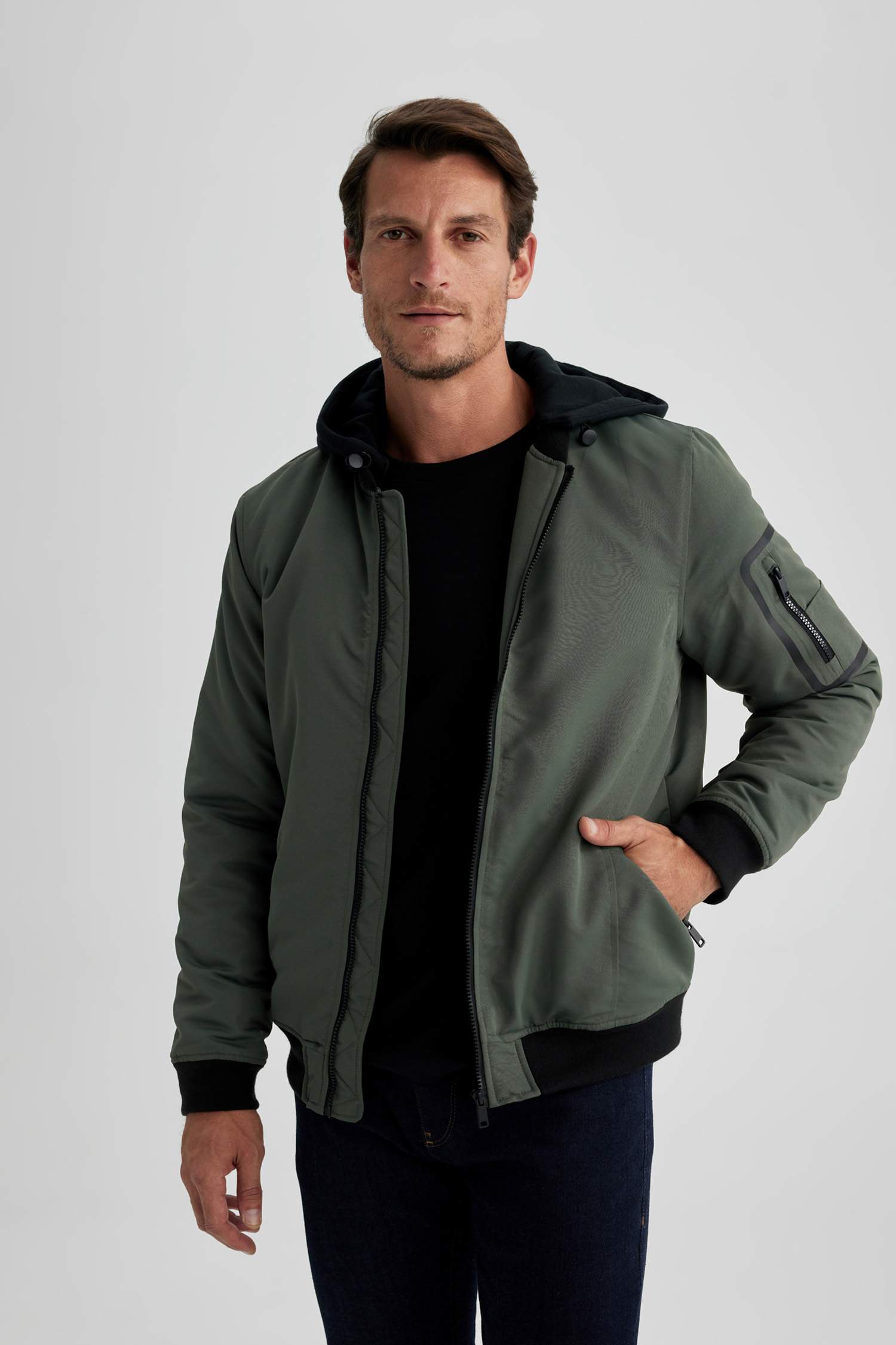 Rüzgar Geçirmez Su İtici Slim Fit Dar Kesim Kapüşonlu Mont