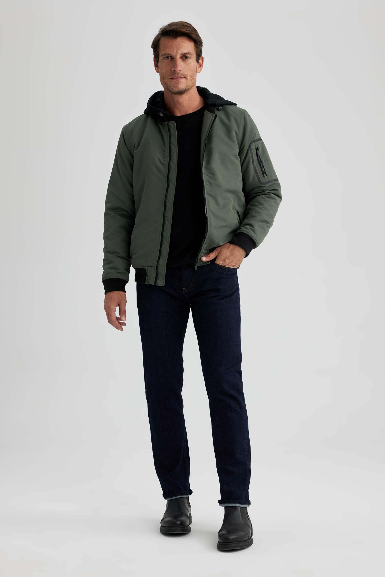 Rüzgar Geçirmez Su İtici Slim Fit Dar Kesim Kapüşonlu Mont