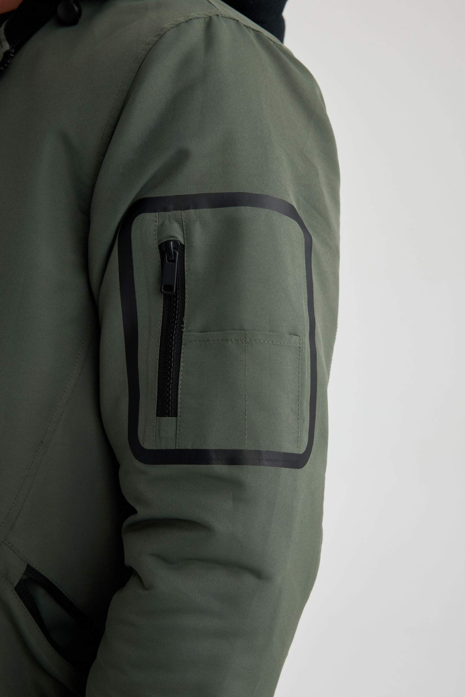 Rüzgar Geçirmez Su İtici Slim Fit Dar Kesim Kapüşonlu Mont