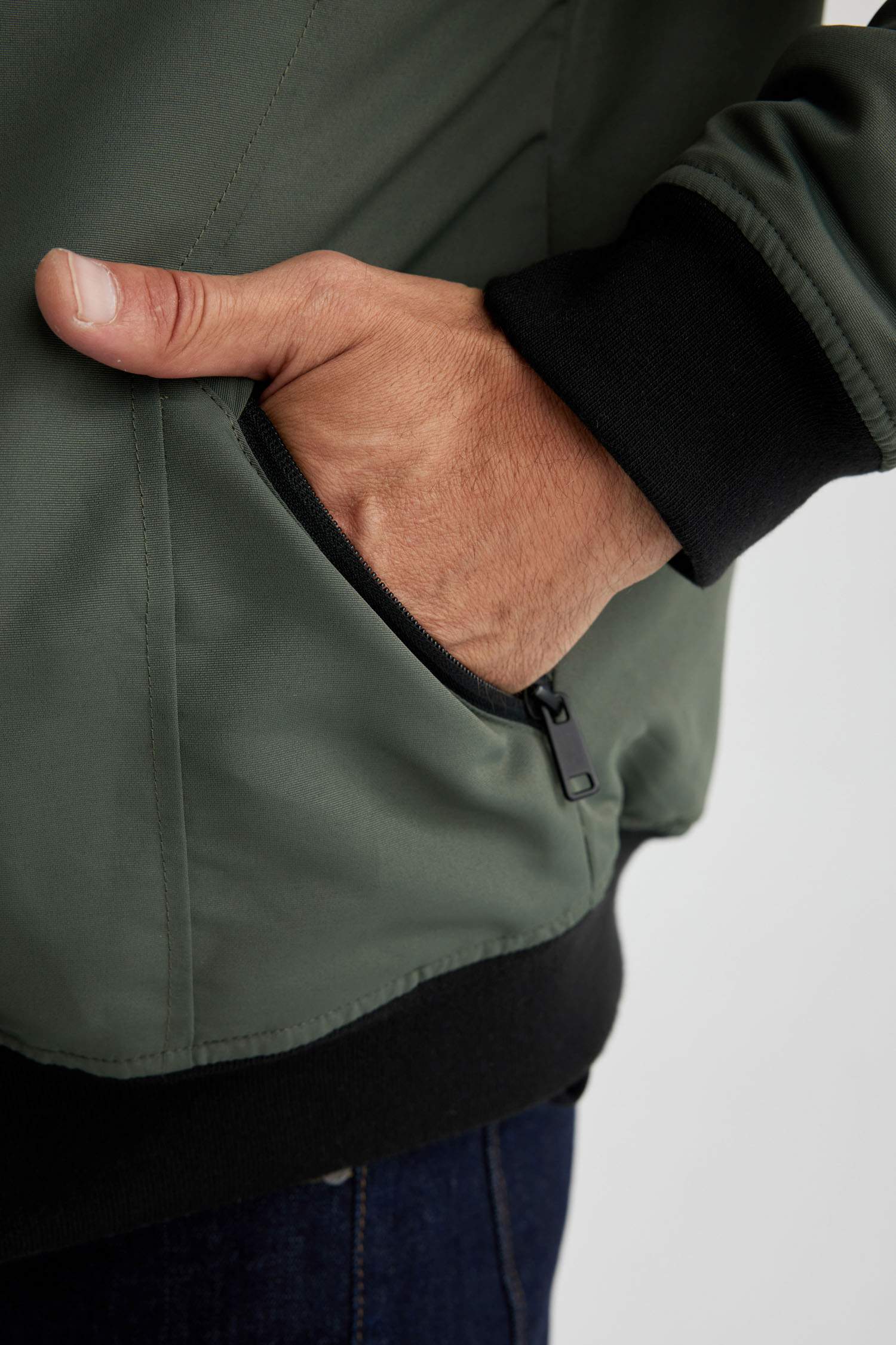 Rüzgar Geçirmez Su İtici Slim Fit Dar Kesim Kapüşonlu Mont