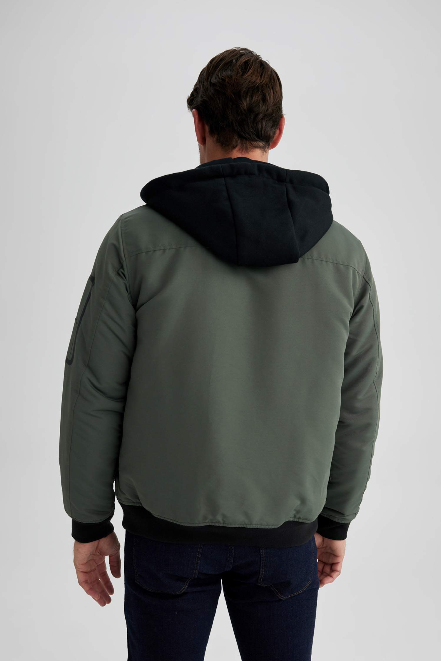 Rüzgar Geçirmez Su İtici Slim Fit Dar Kesim Kapüşonlu Mont