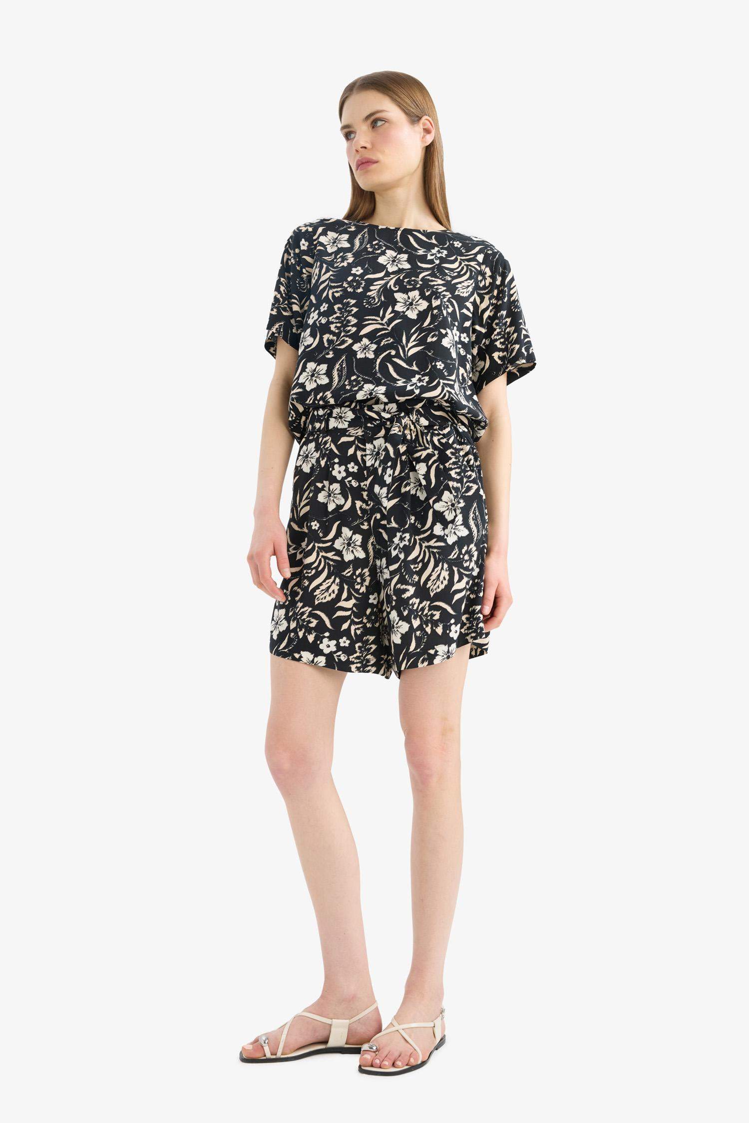 Блузка с круглым вырезом и короткими рукавами стандартного кроя с принтом