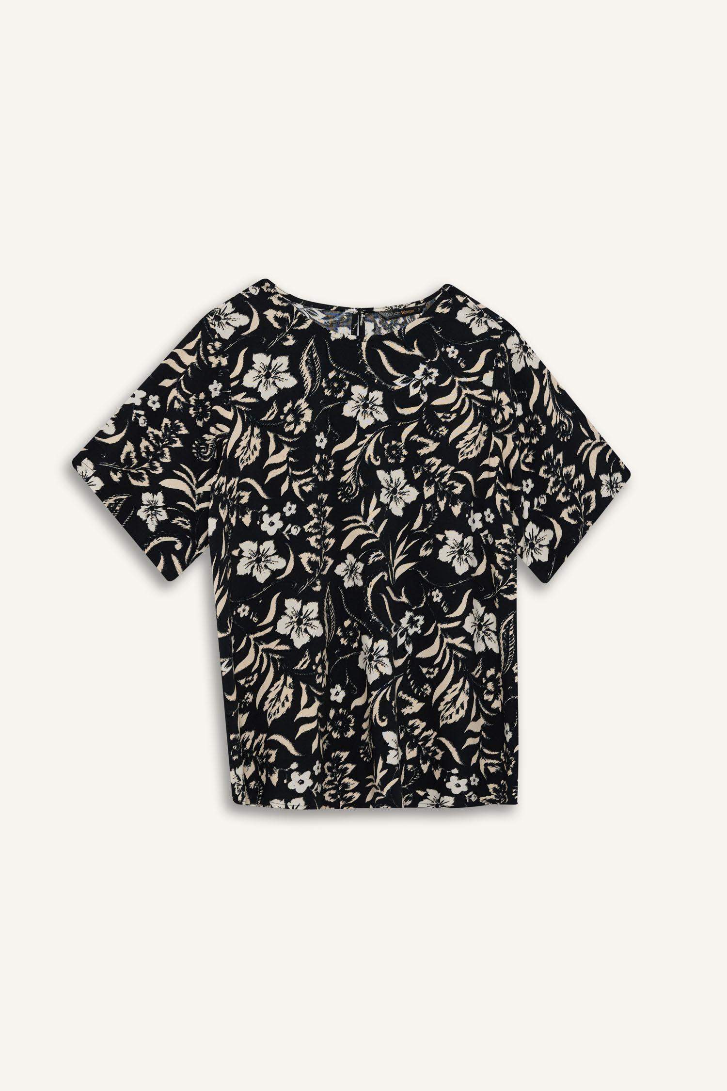 Блузка с круглым вырезом и короткими рукавами стандартного кроя с принтом