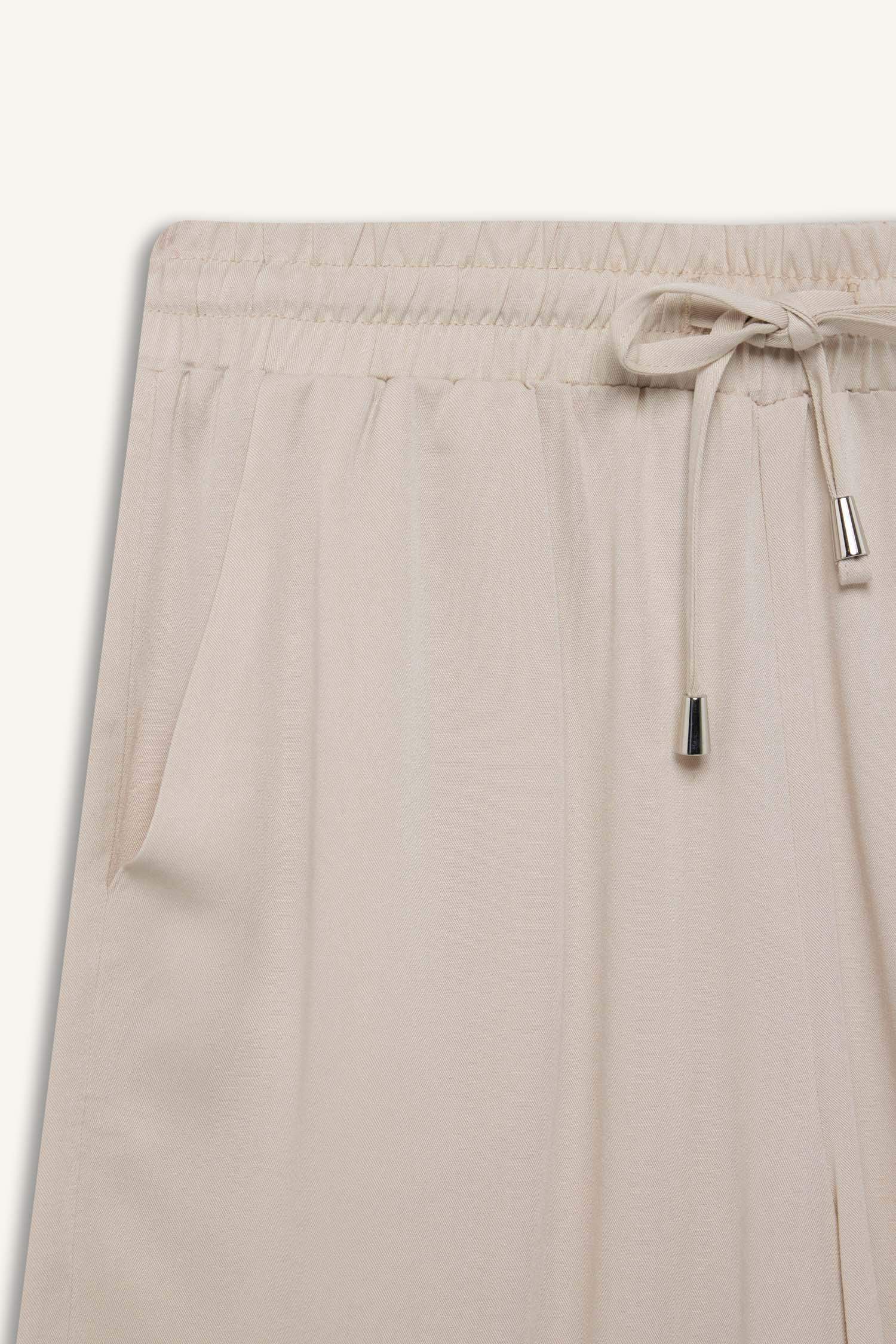 Вискозные Шорты с Высокой Талией и Короткими Штанинами