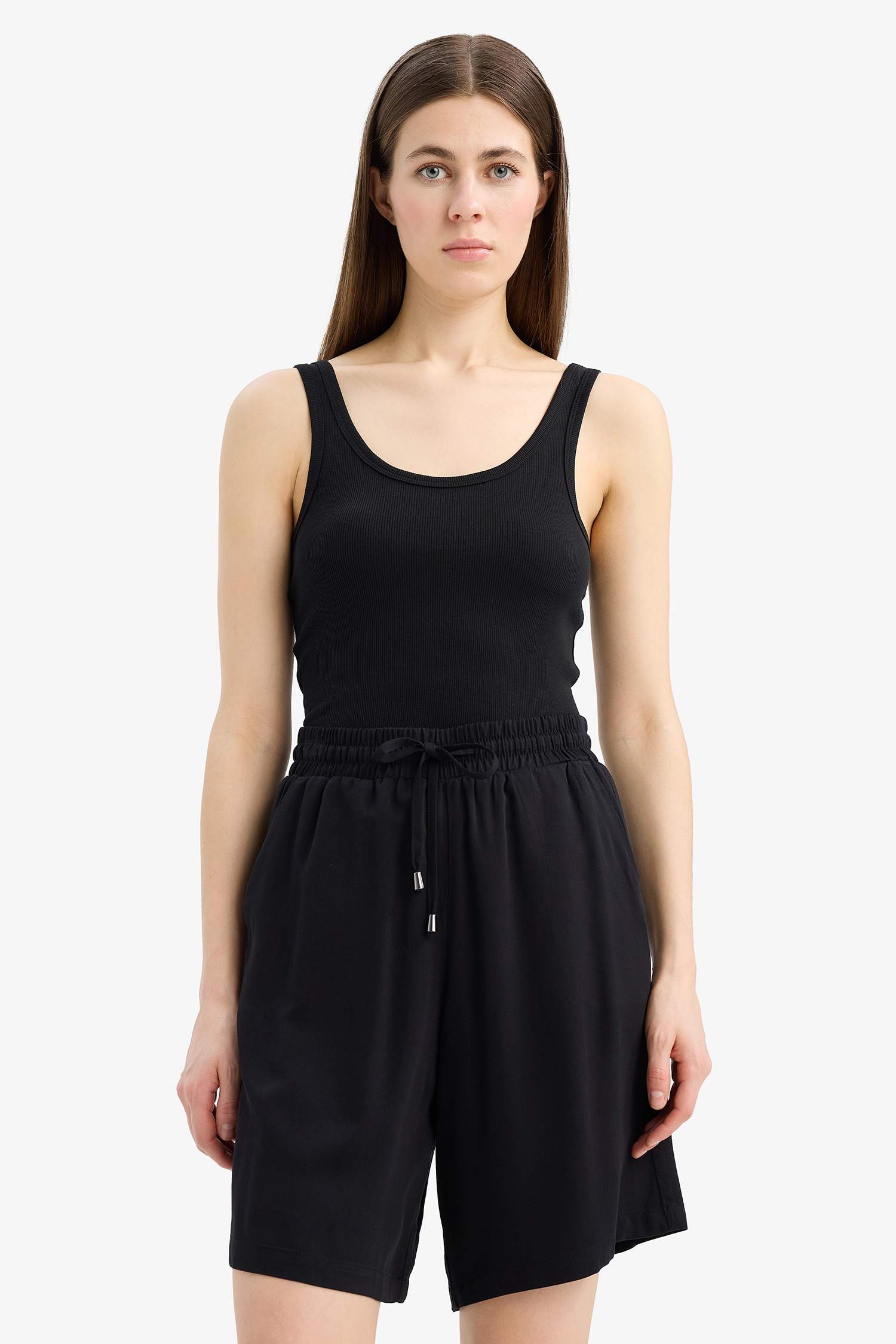 Вискозные Шорты с Высокой Талией и Короткими Штанинами