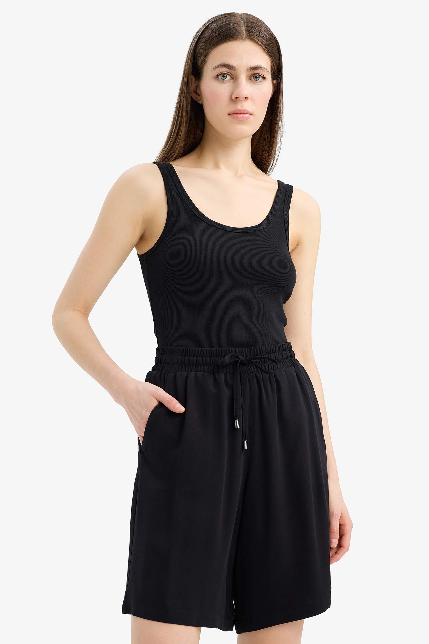 Вискозные Шорты с Высокой Талией и Короткими Штанинами