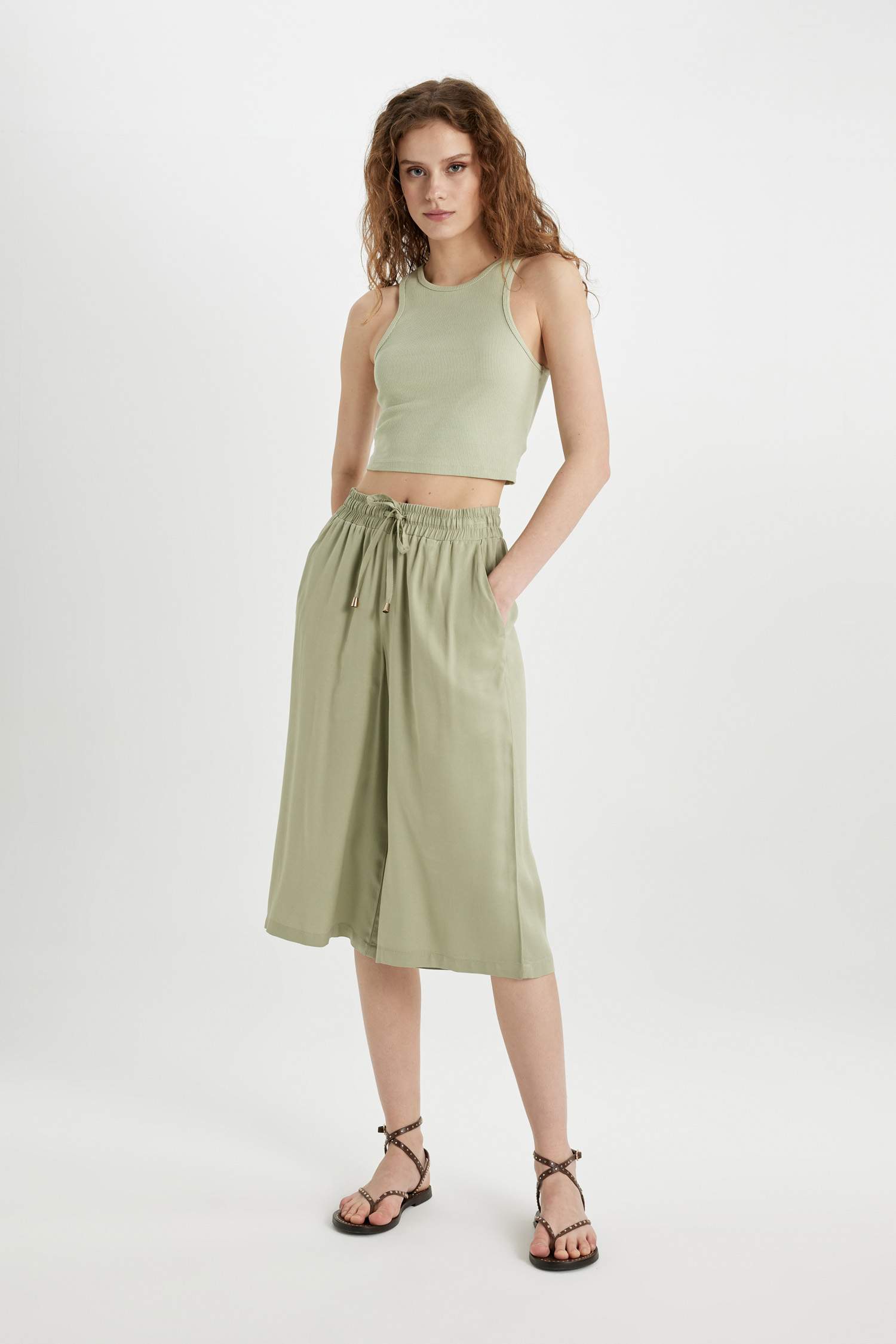 High Waist Crop Fit Viscose Capri