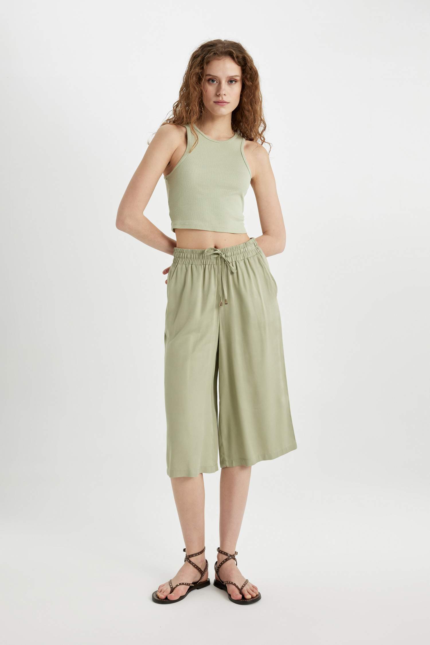 High Waist Crop Fit Viscose Capri